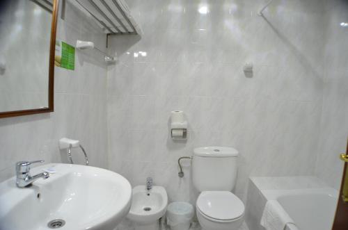 Double or Twin Room photo 2