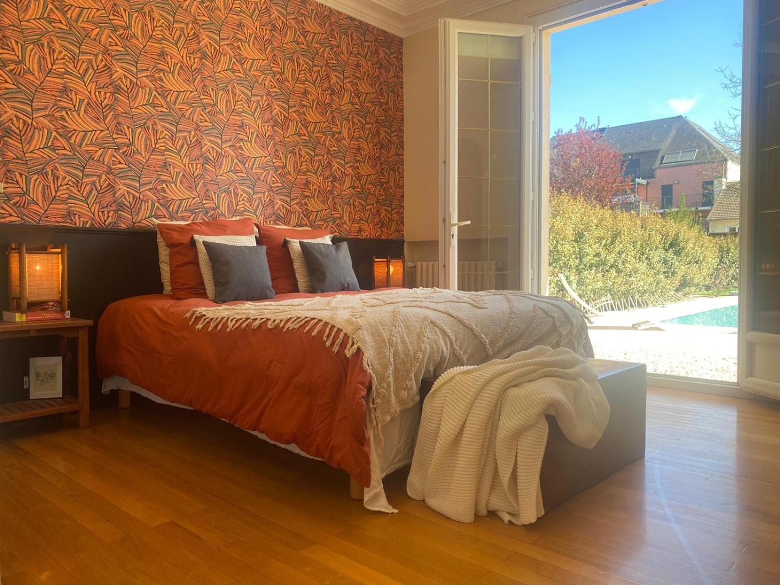 Queen Room with Pool View photo 2