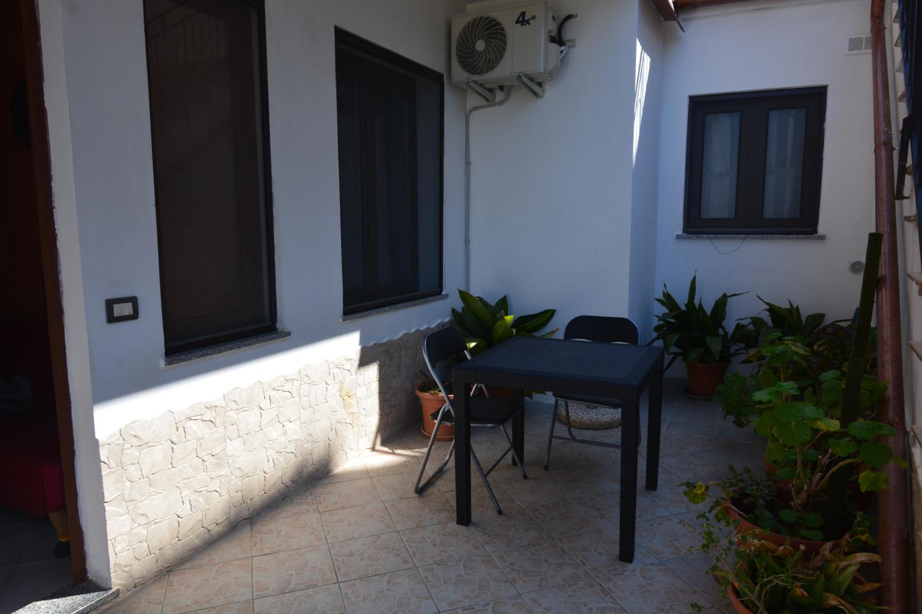 Studio Apartment photo 3