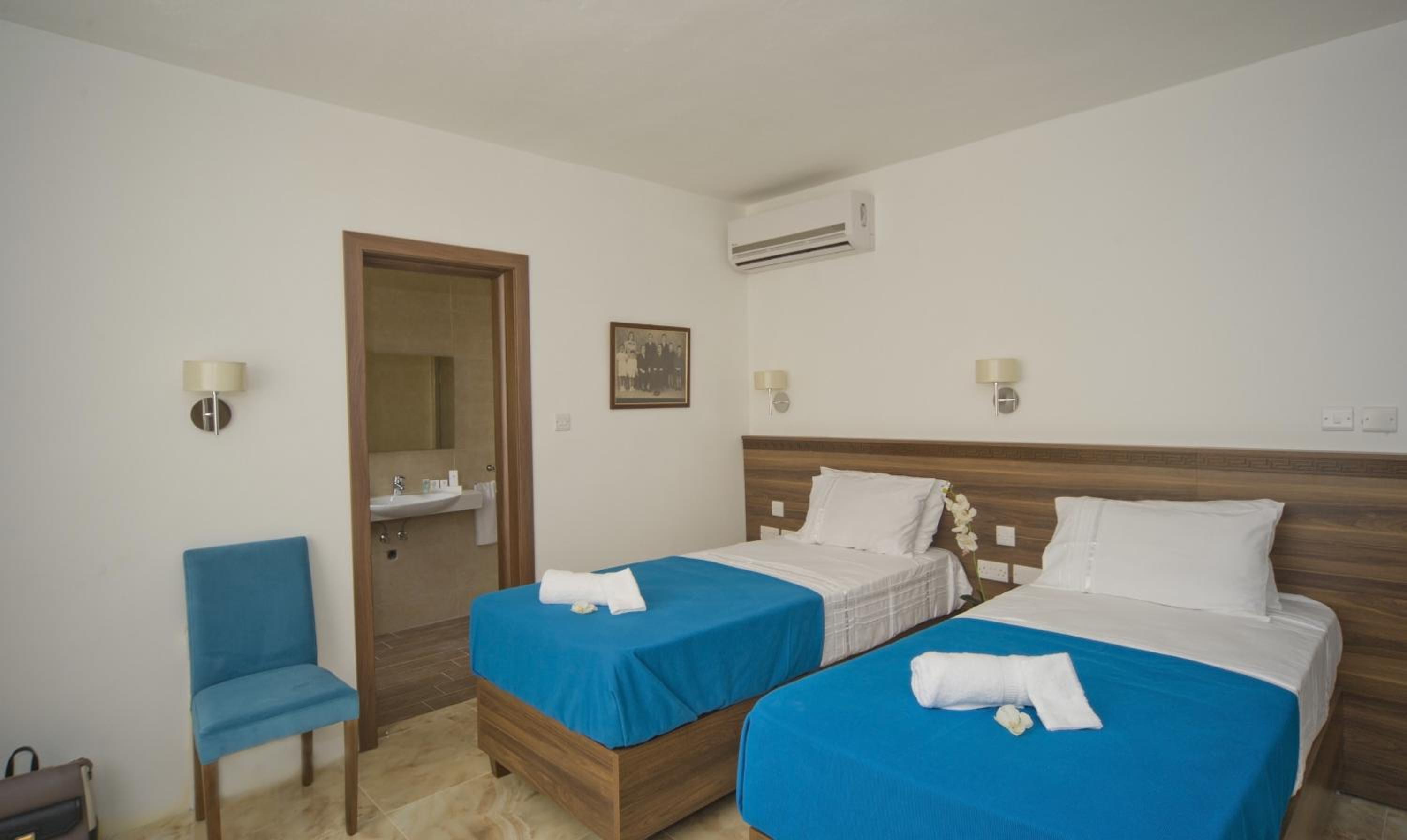 Large Double or Twin Room photo 2