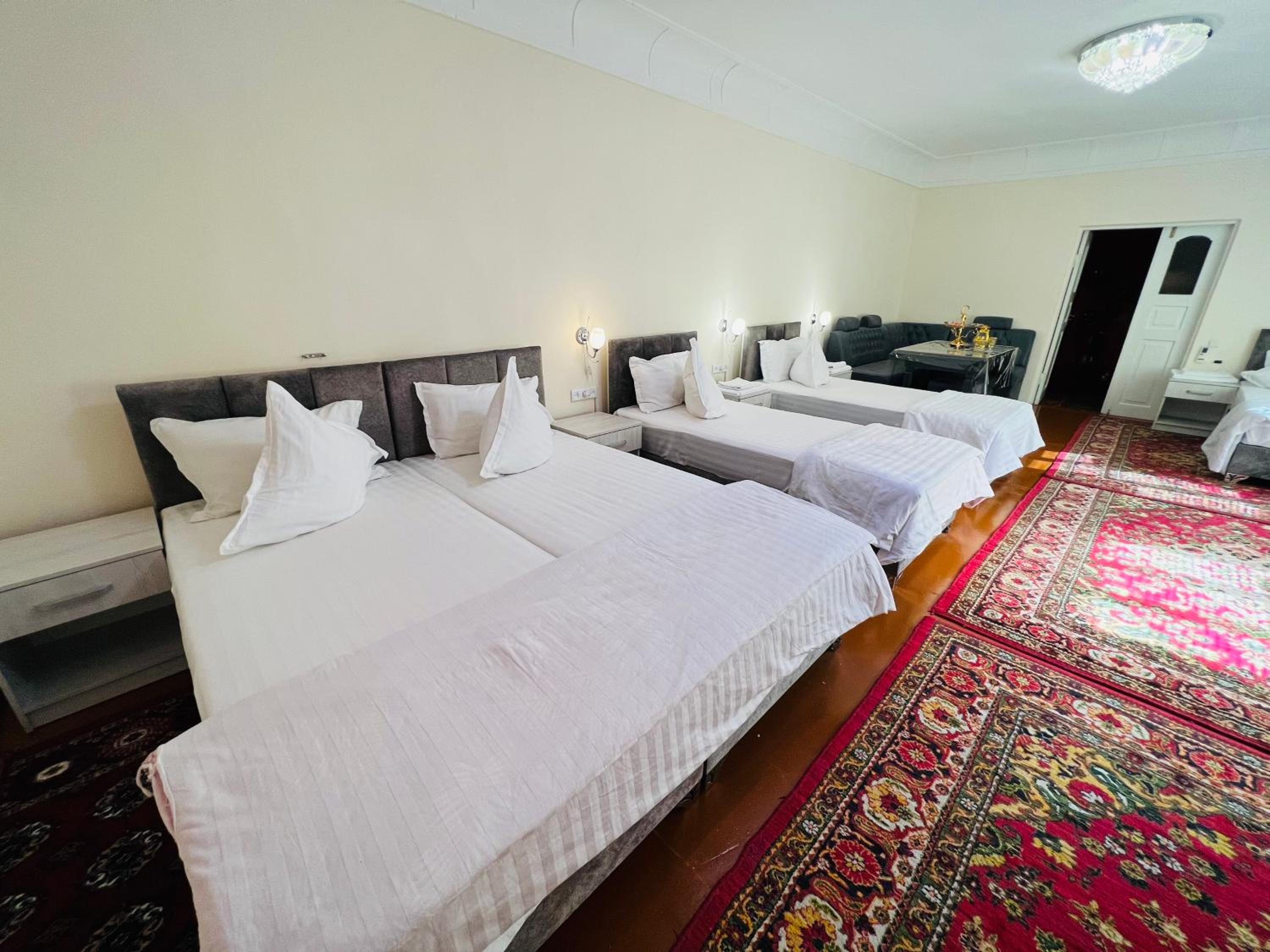 Quadruple Room with Private Bathroom photo 3