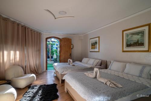 Double or Twin Room with Pool View photo 3
