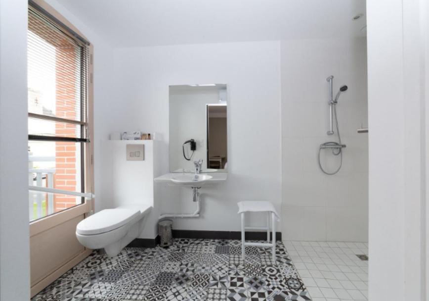 Double Room - Disability Access photo 3