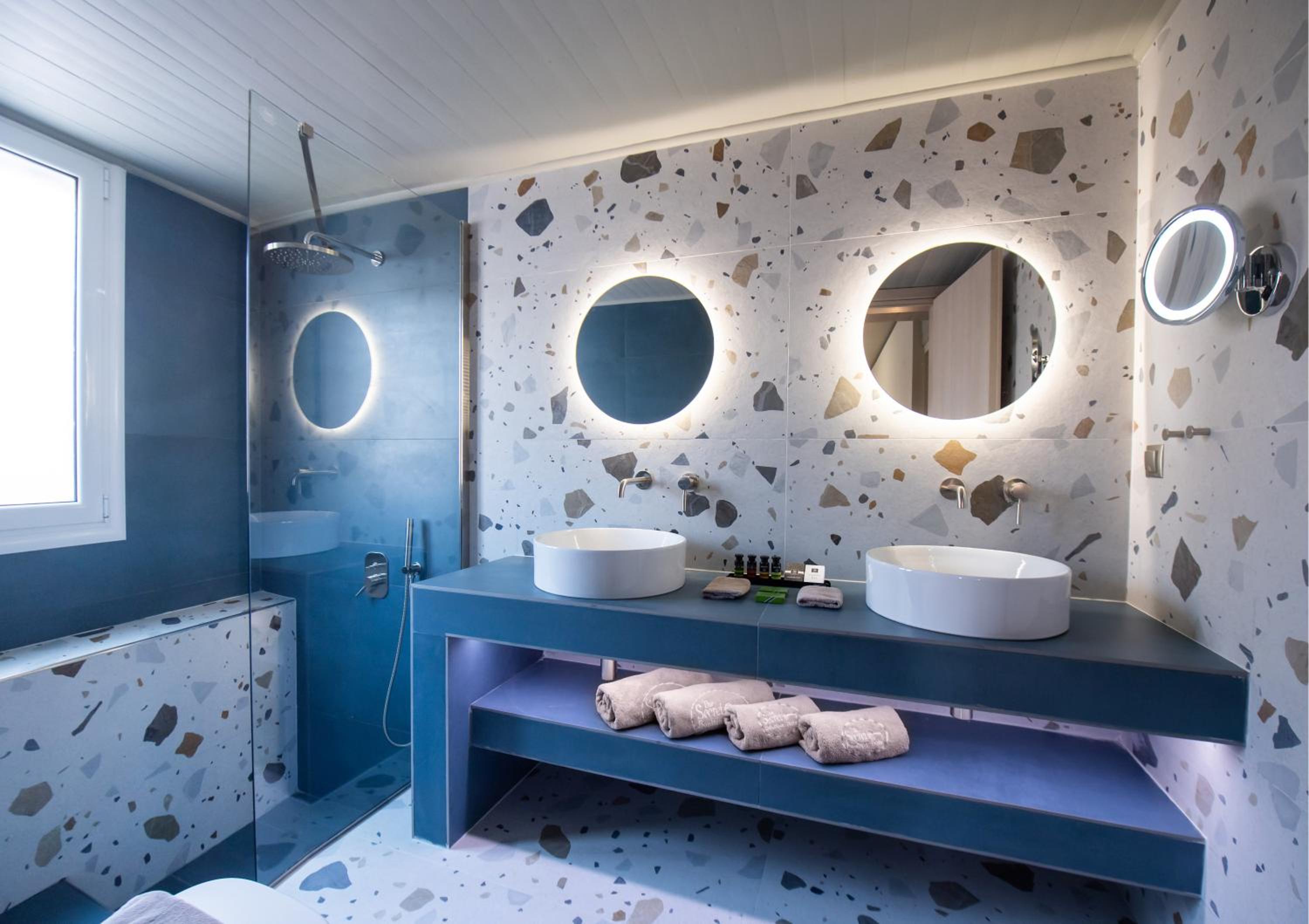 Superior Suite - Photo 7