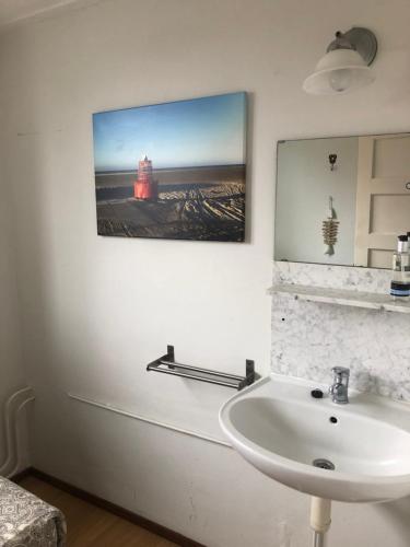 Single Room with Shared Bathroom photo 2