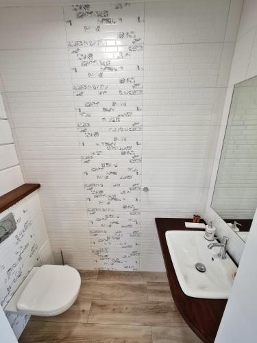 Large Double Room - Photo 4