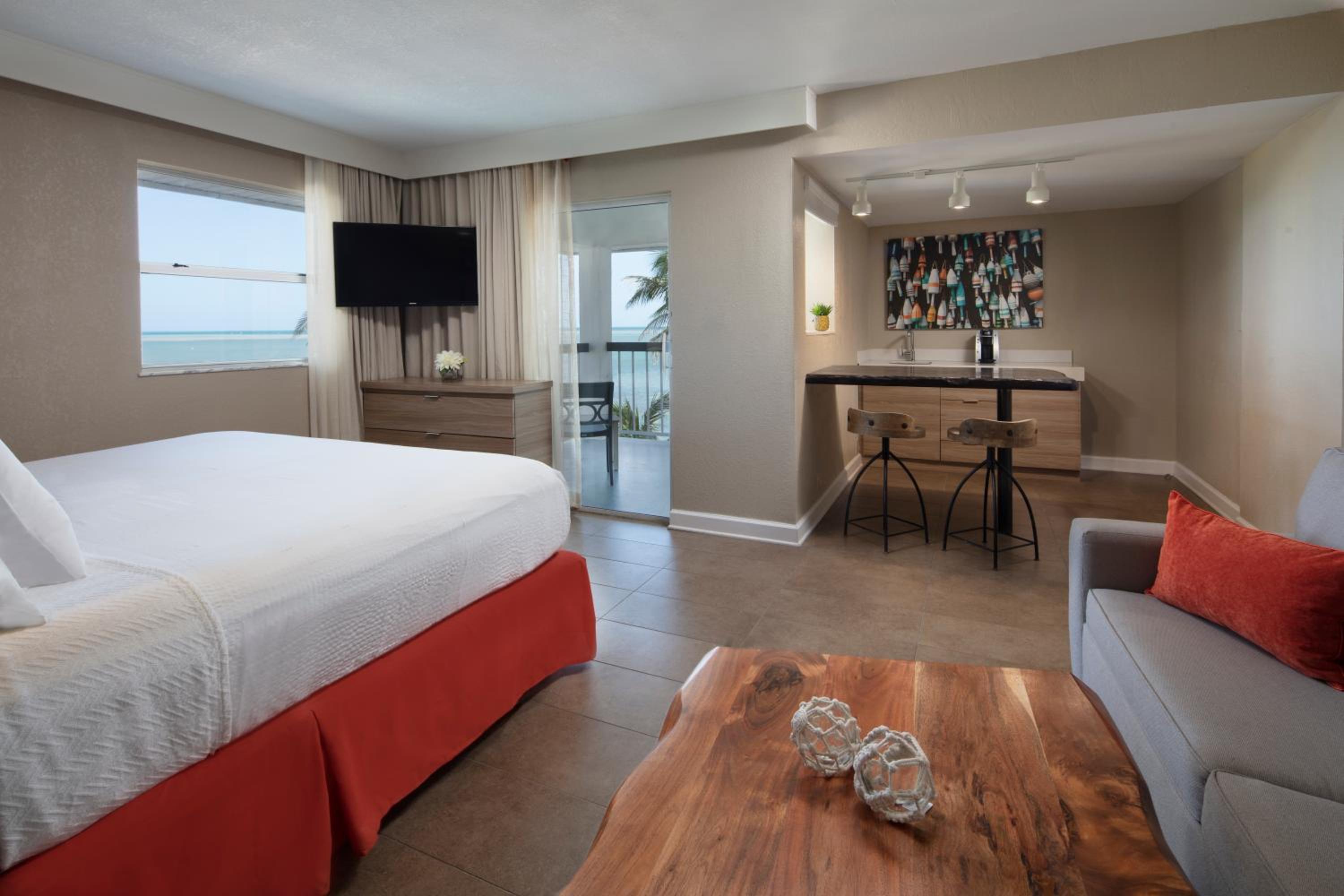 Junior King Suite with Cove View photo 1