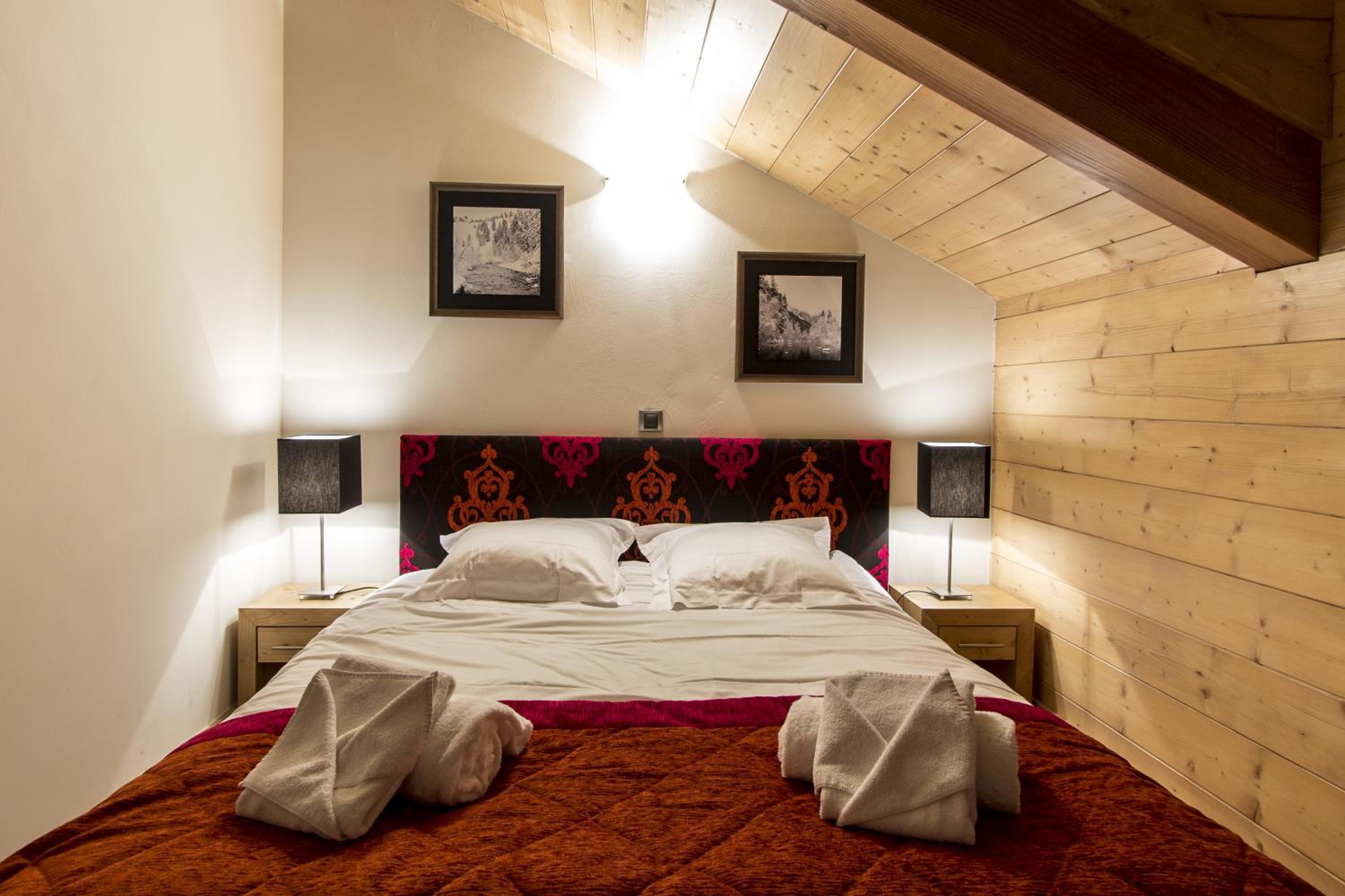 Two-Bedroom Apartment with Balcony and Spa Access (6 Adults)