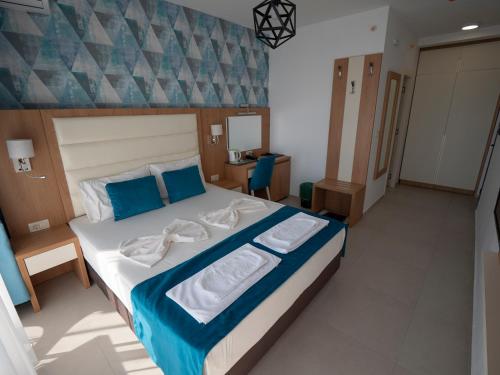 Double Room with Balcony photo 2