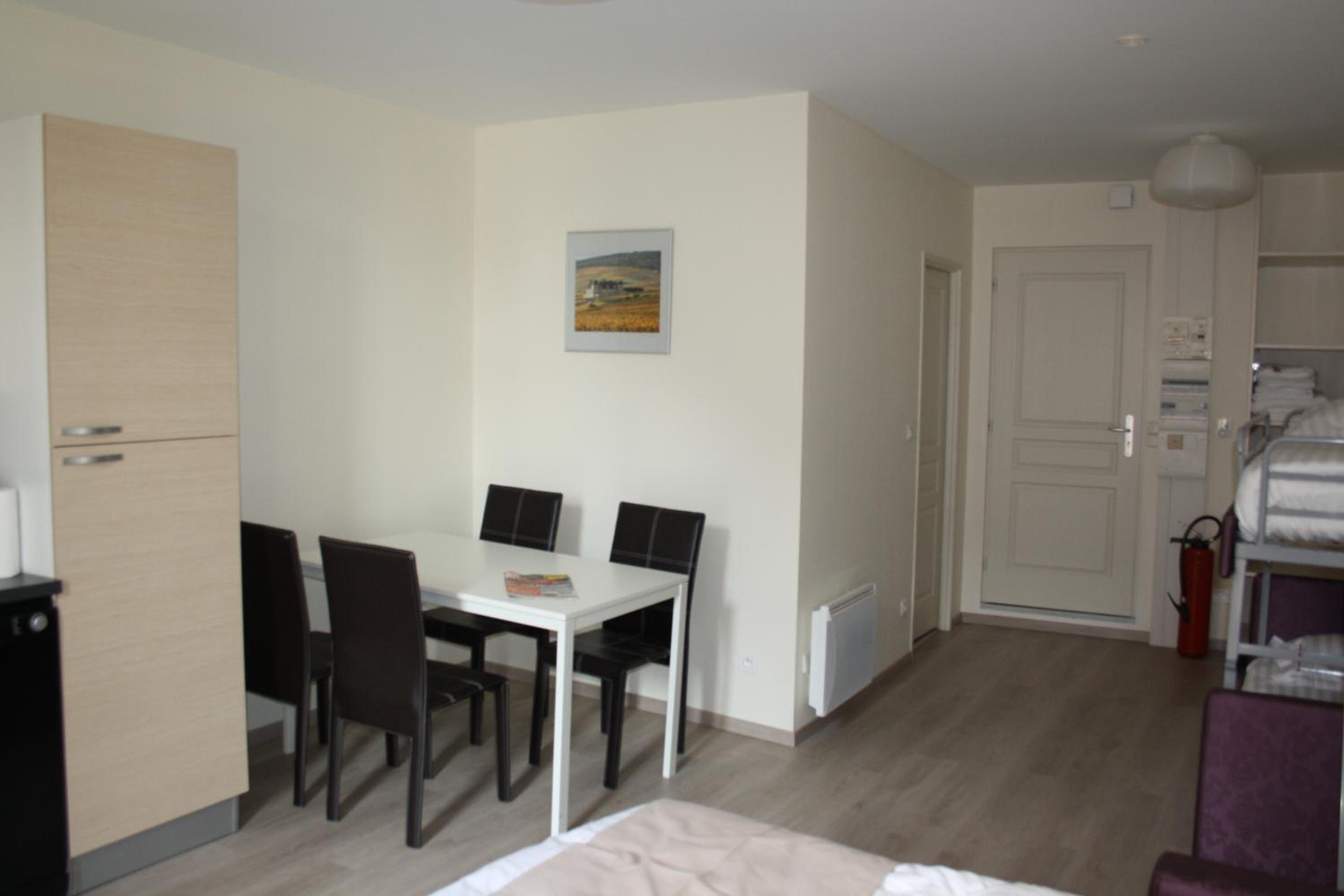 Studio Apartment photo 3