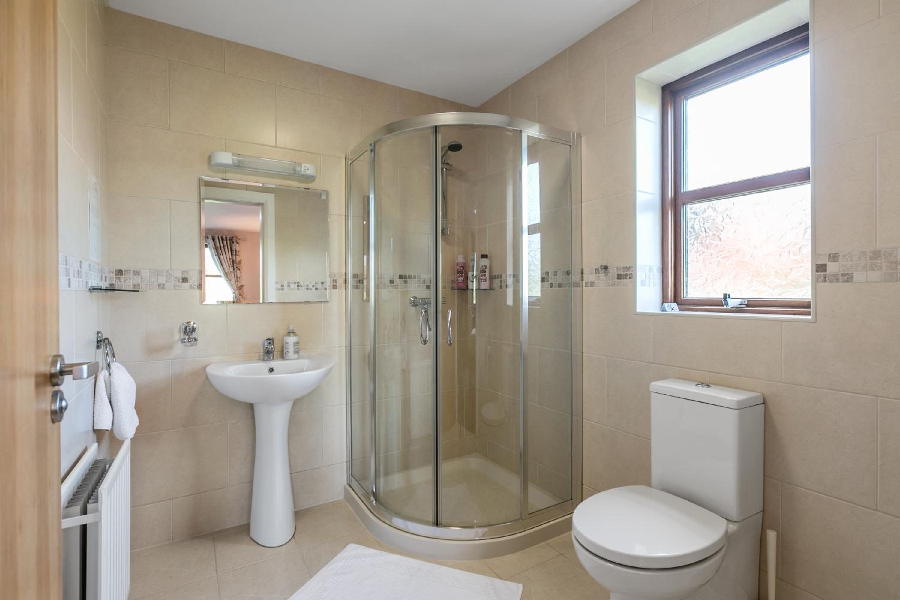 Double or Twin Room with Shower - Photo 6
