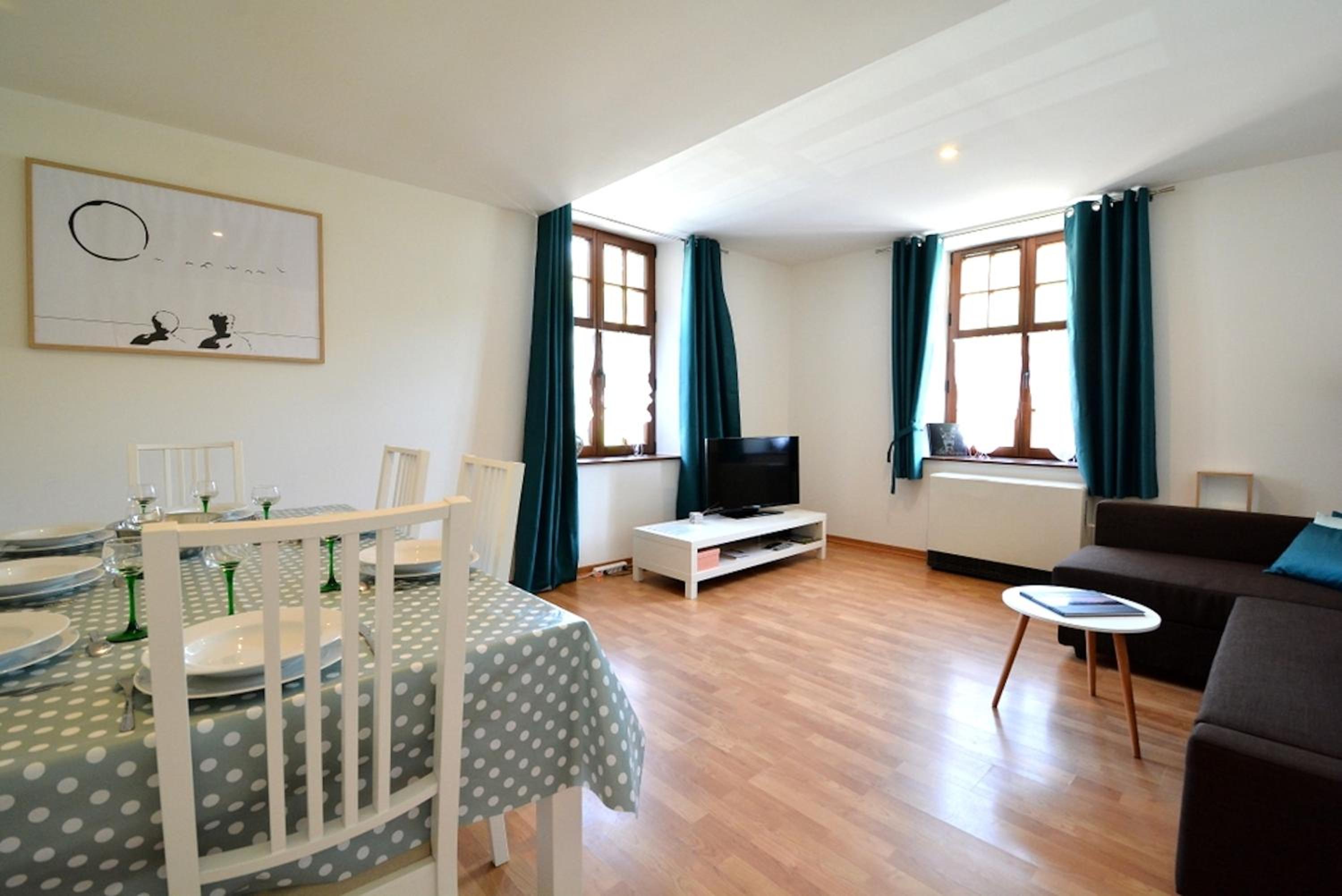 Three-Bedroom Apartment LE SCHOENENBOURG