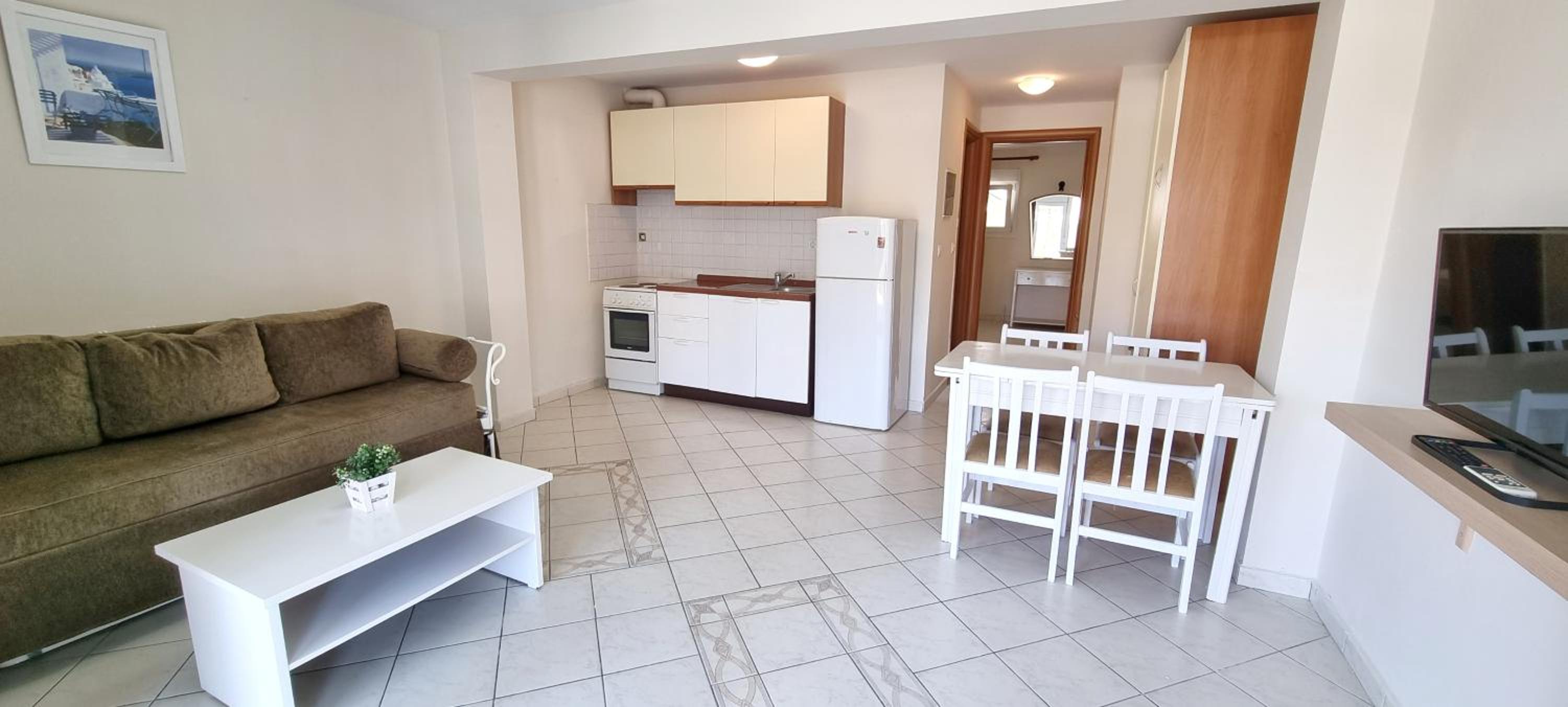 One-Bedroom Apartment photo 3