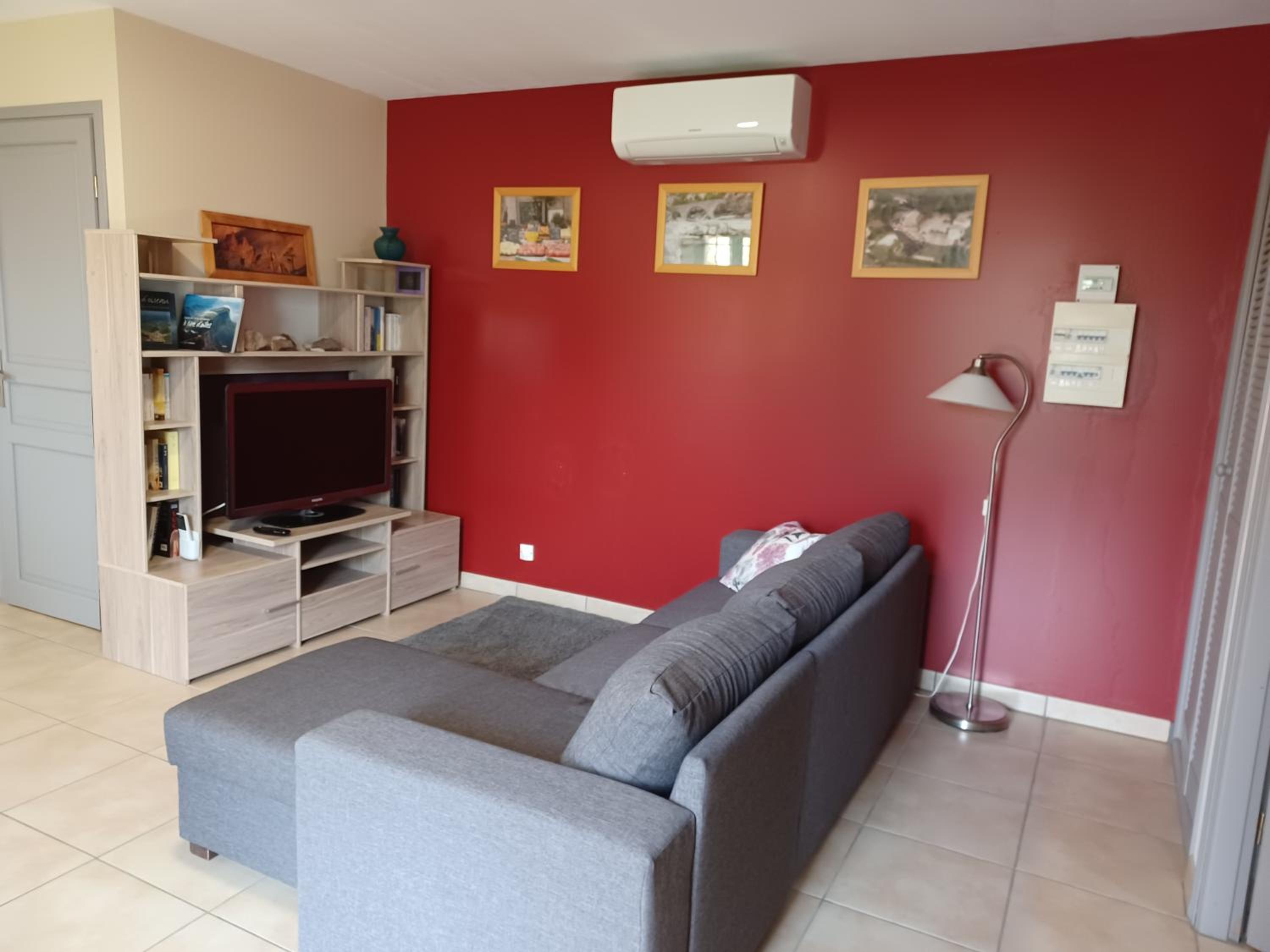 Apartment with Terrace - Photo 4