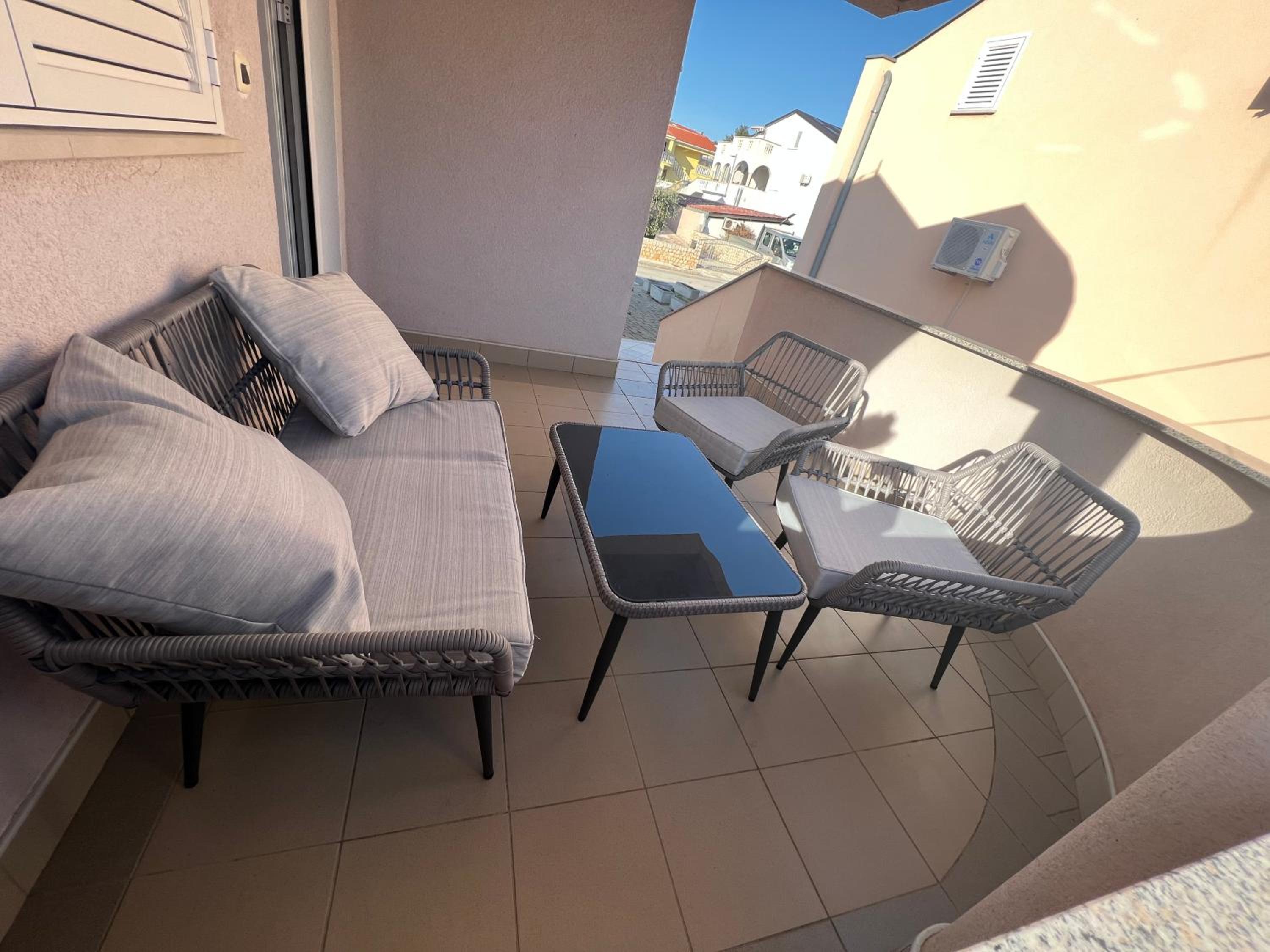 Apartment with Balcony photo 3