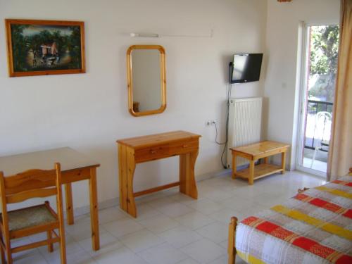 Apartment with Sea View and Mountain View (2 Adults) - Photo 21