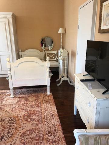Family Room with Bath - Photo 4