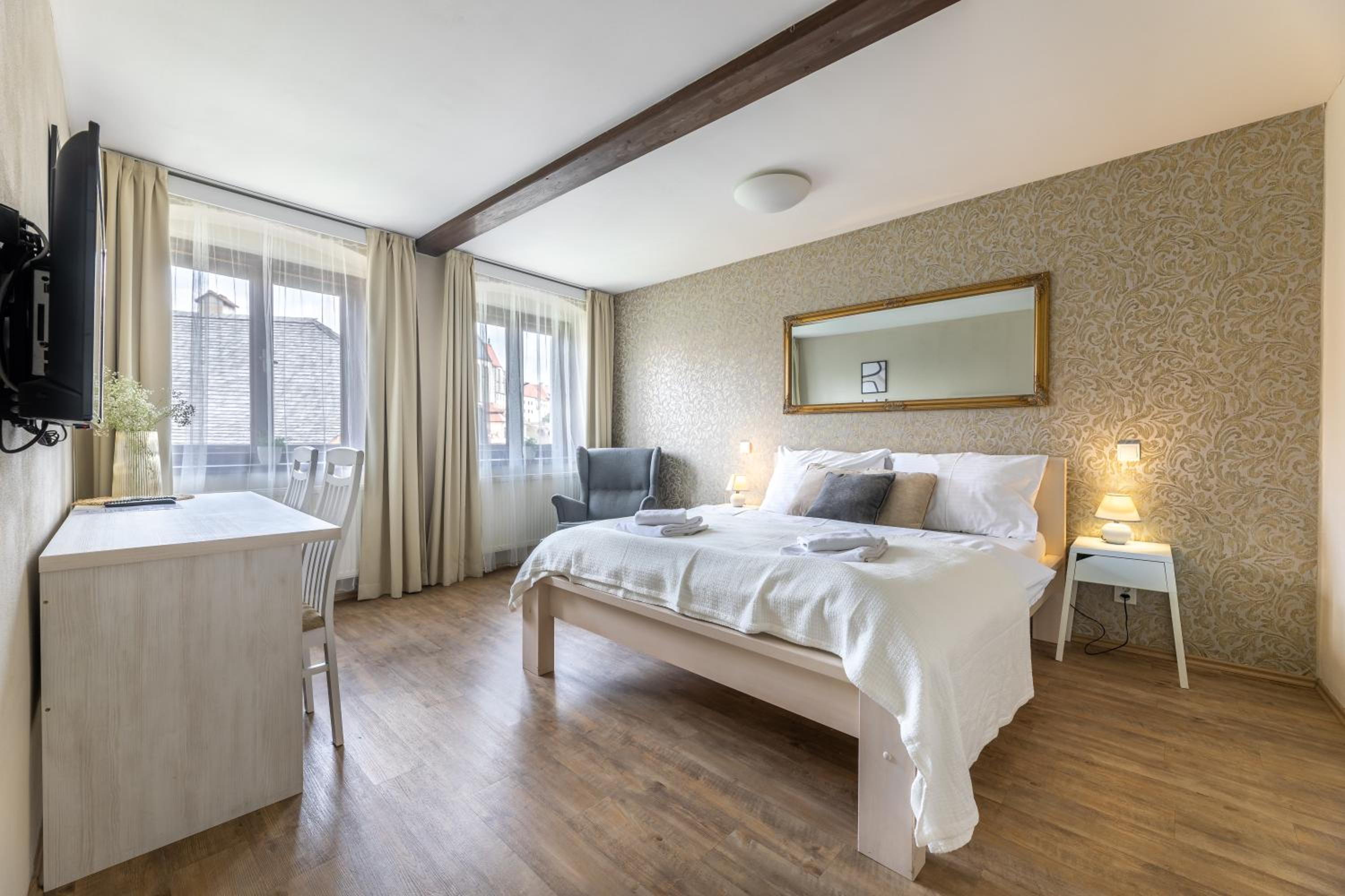 Deluxe Double Room with Bath photo 3