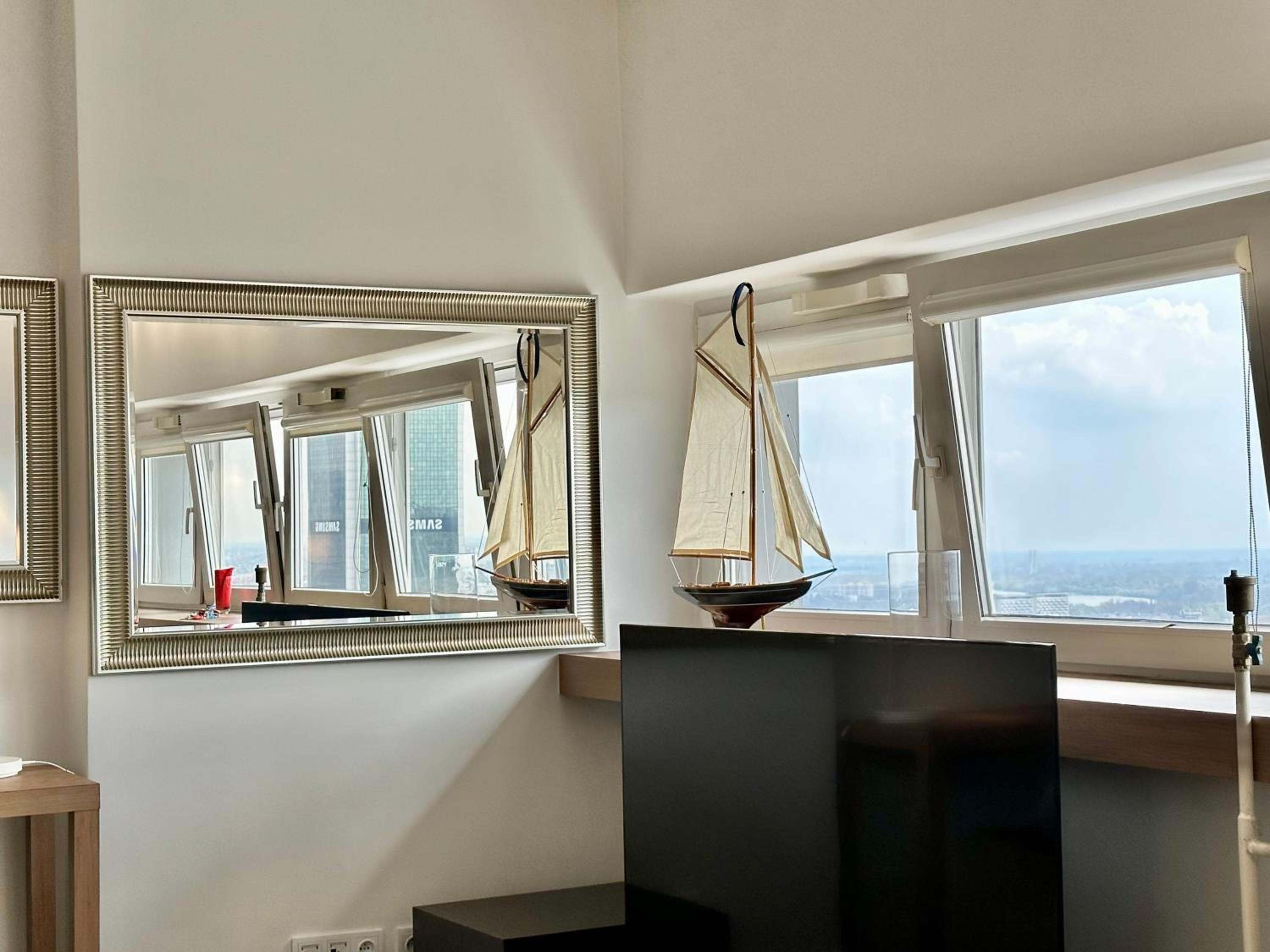 One-Bedroom Apartment - Photo 2