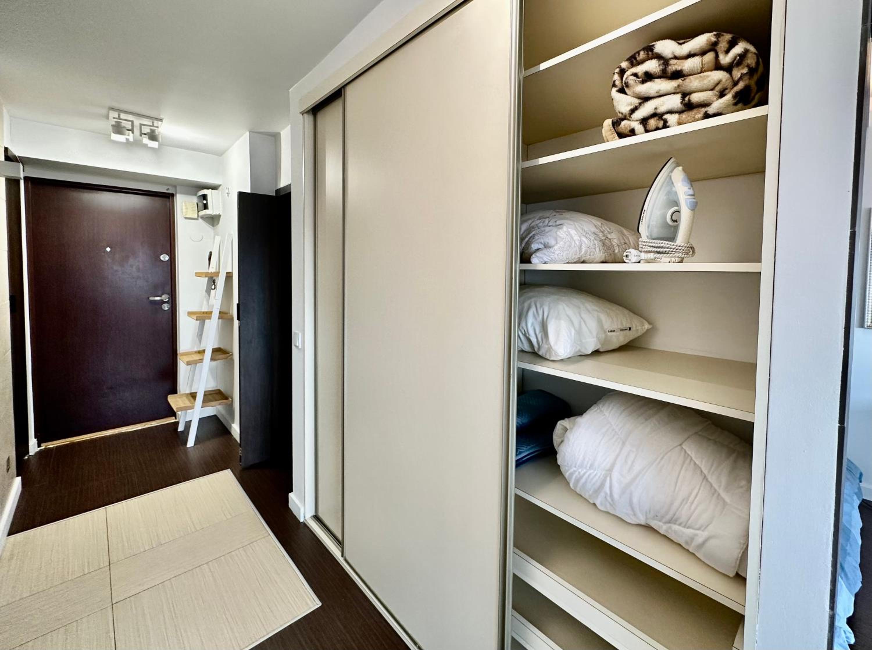 One-Bedroom Apartment - Photo 3