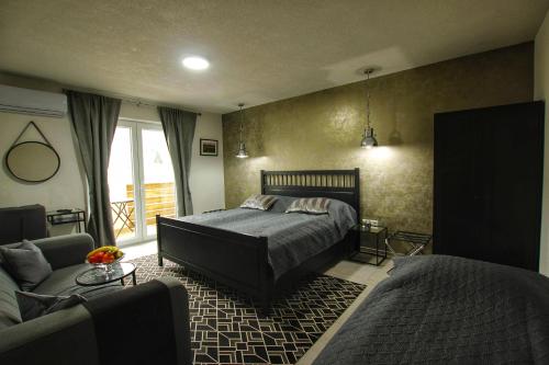 Double Room with Balcony - Photo 1
