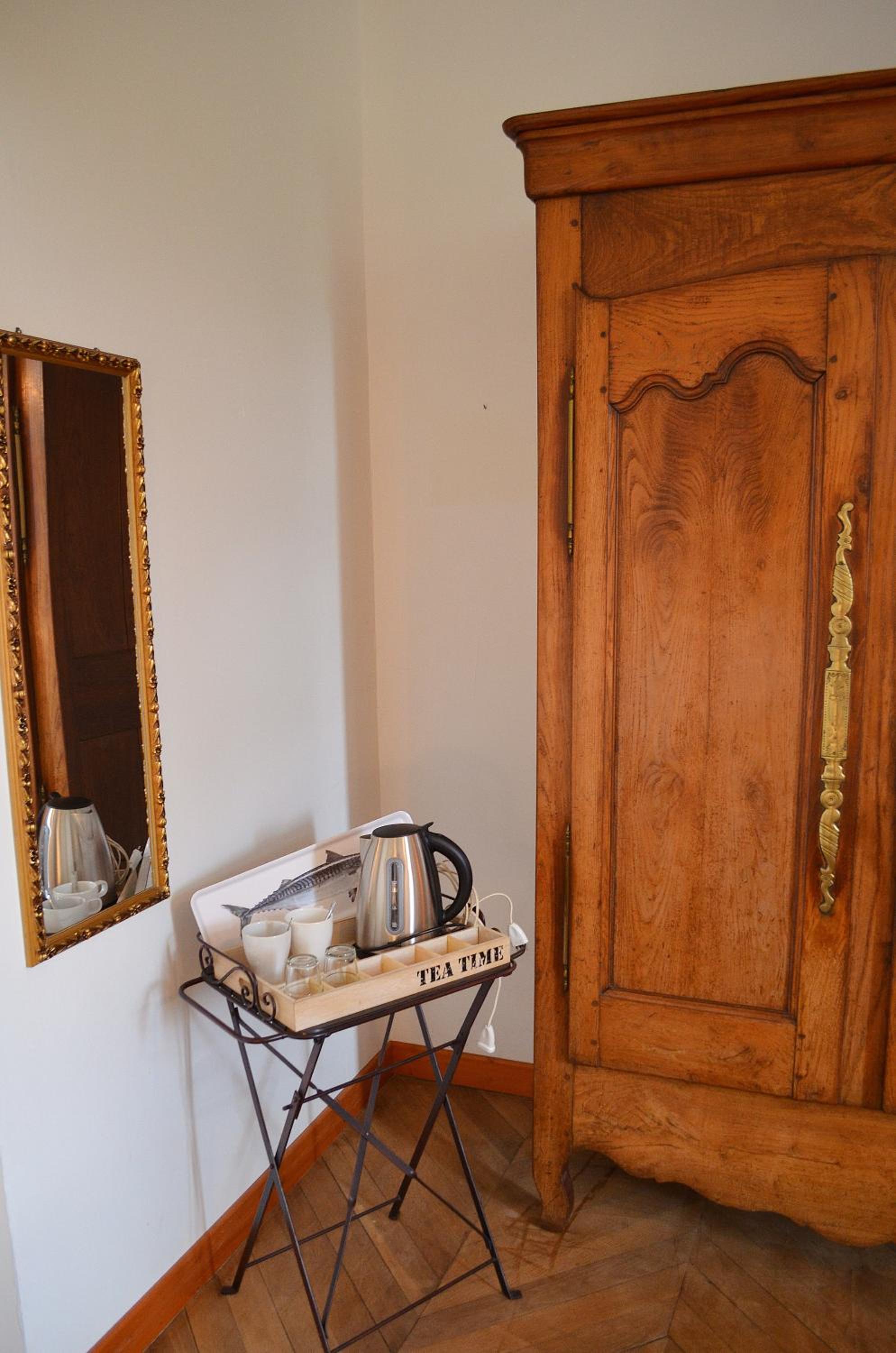 Standard King Room - Photo 3