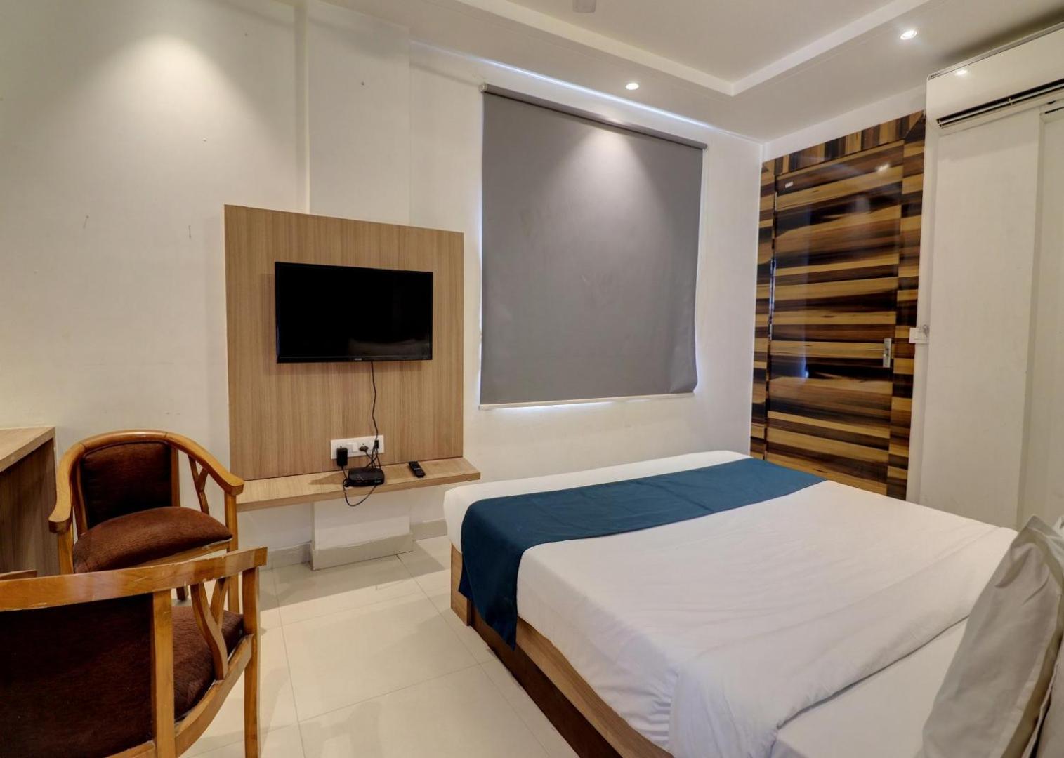 Deluxe Room - Photo 6