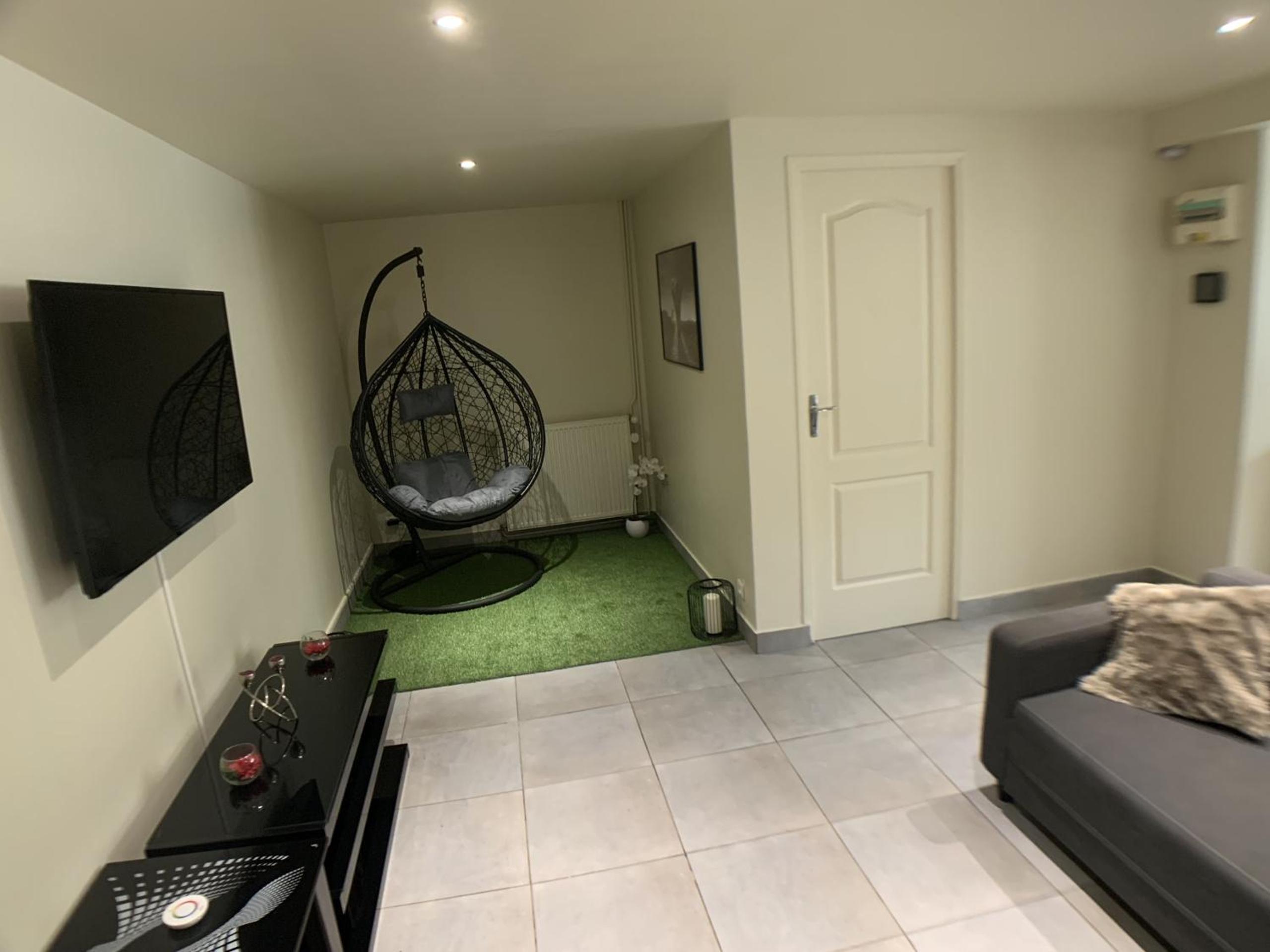 Apartment with Garden View
