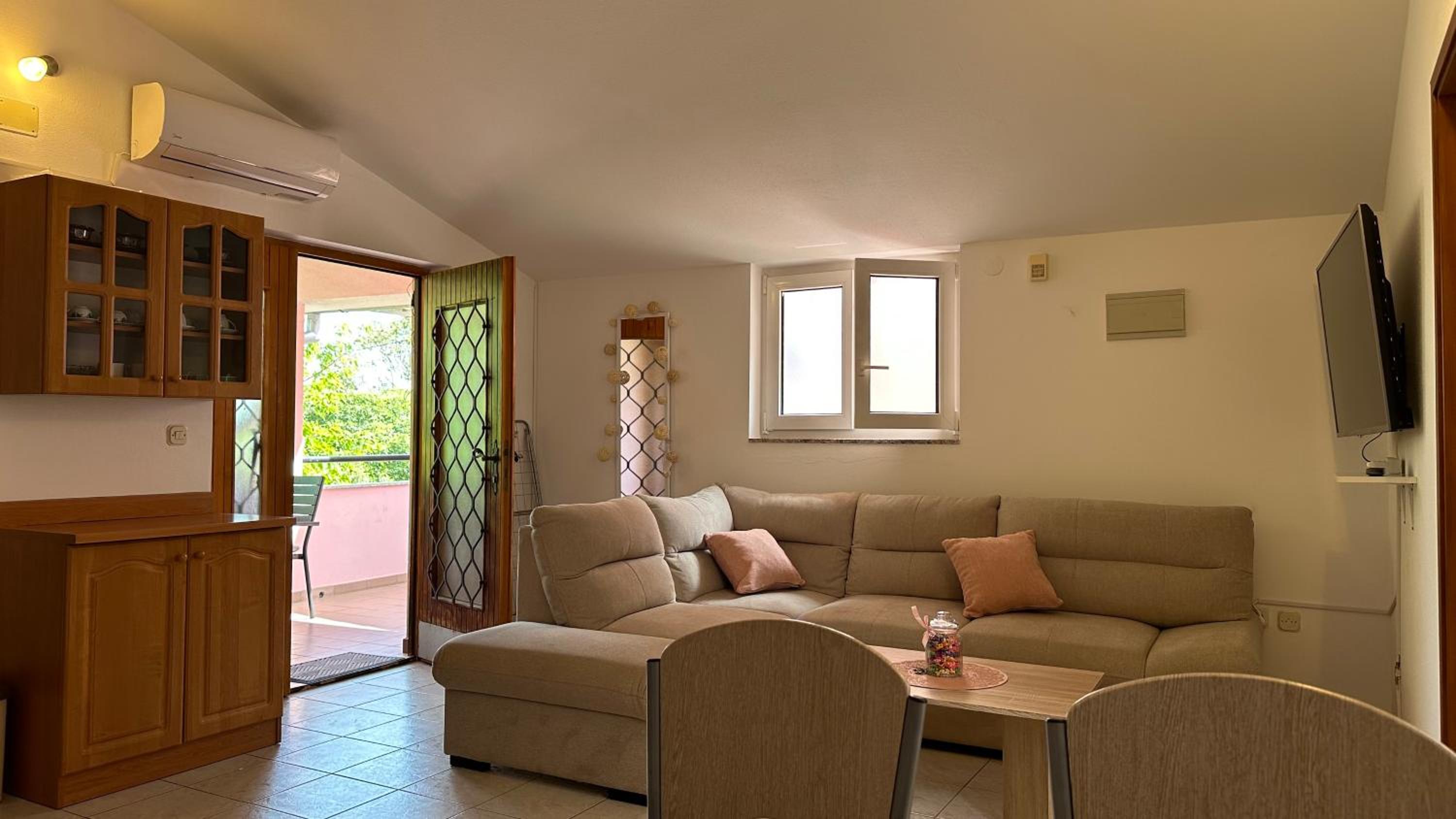 Apartment photo 2