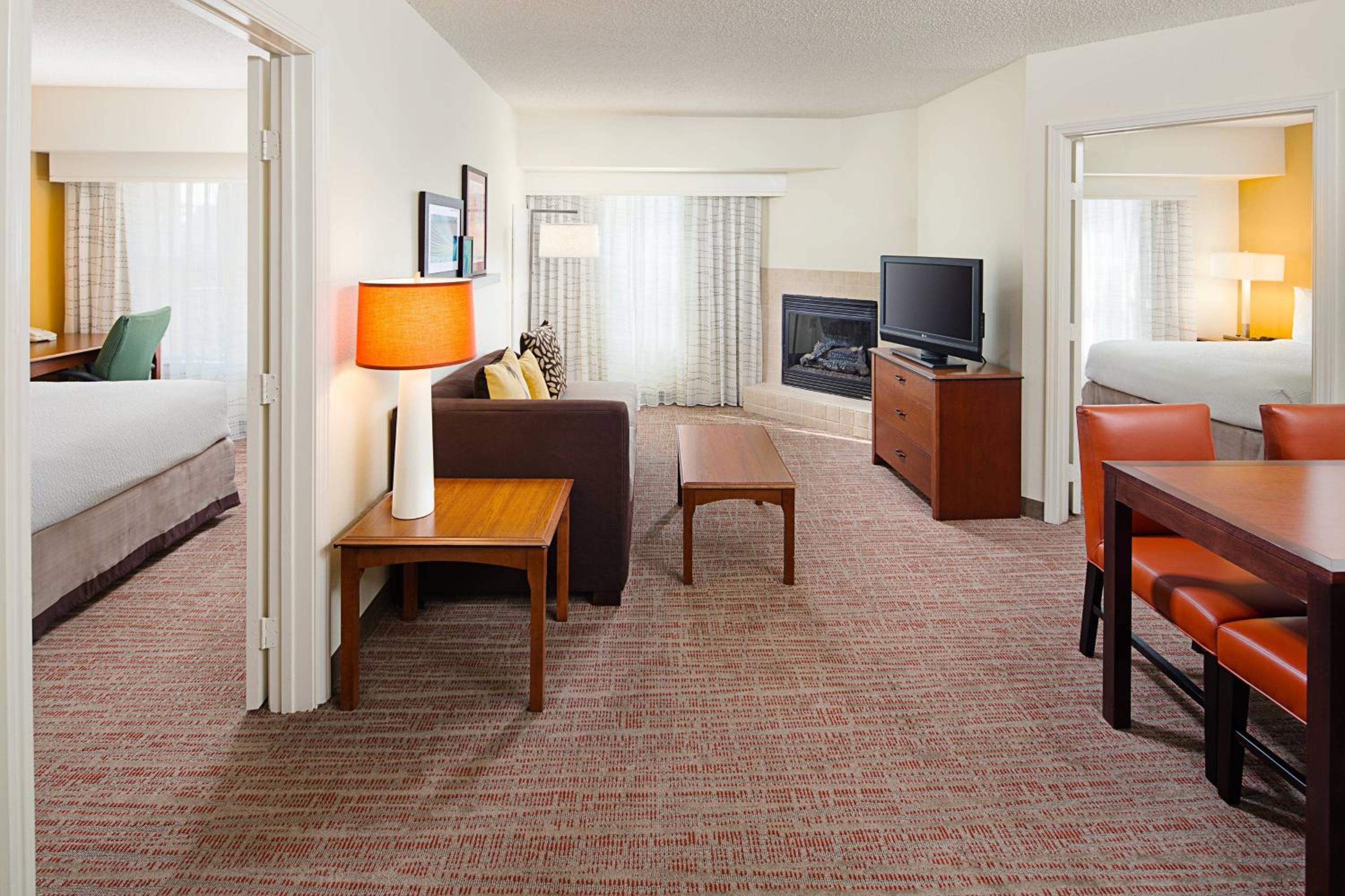 2 Bedroom Suite, Fireplace 