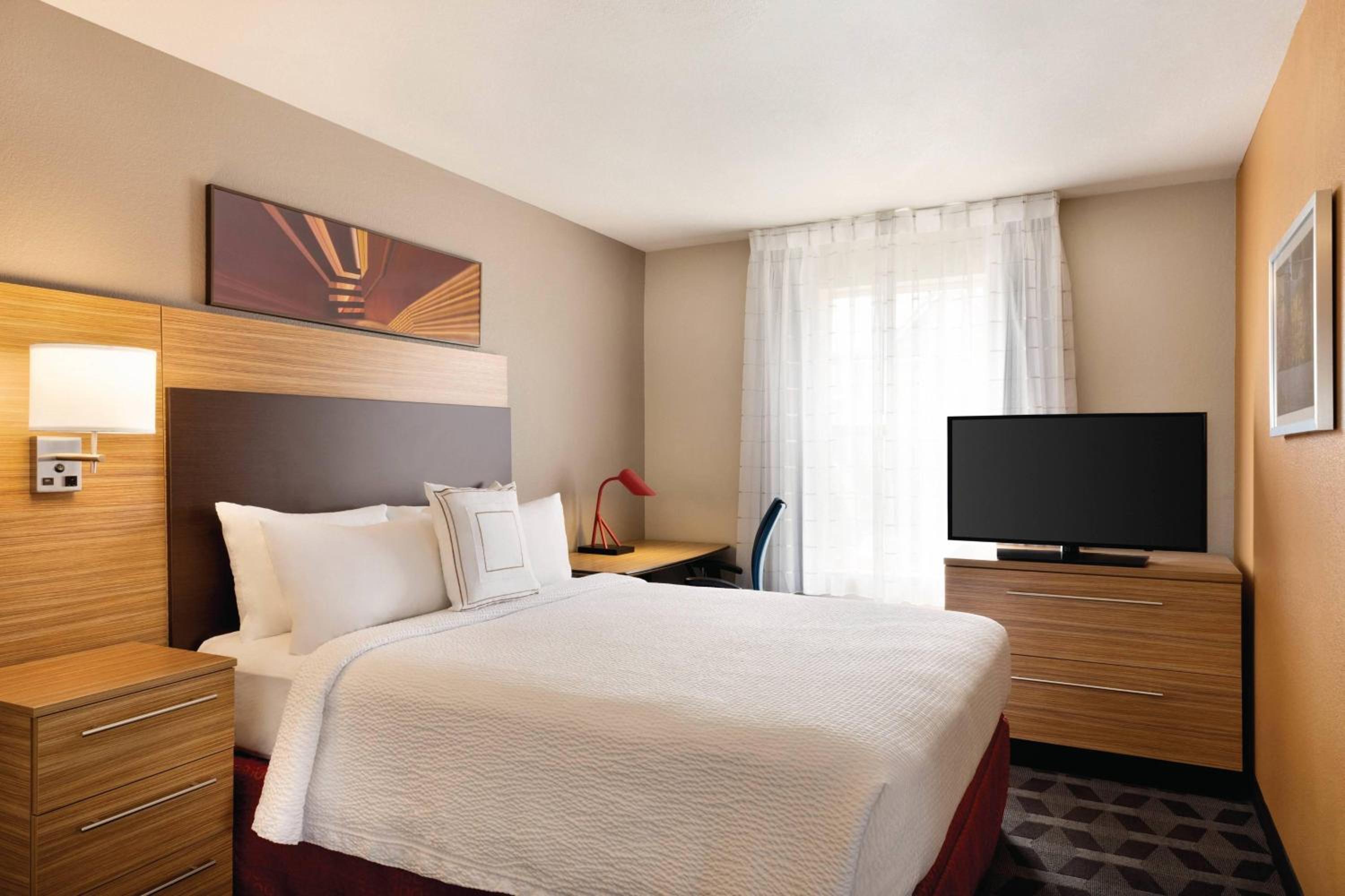 Efficiency Queen Suite with Sofa Bed - Non Smoking