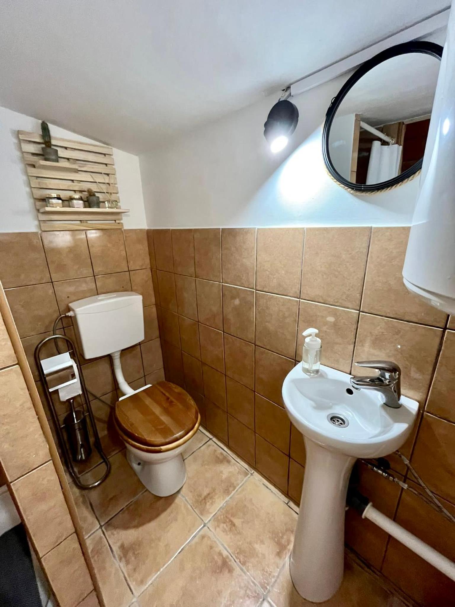 One-Bedroom House photo 2