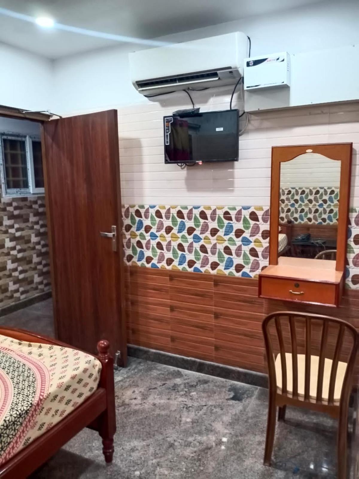 Standard Single Room with Shower photo 2