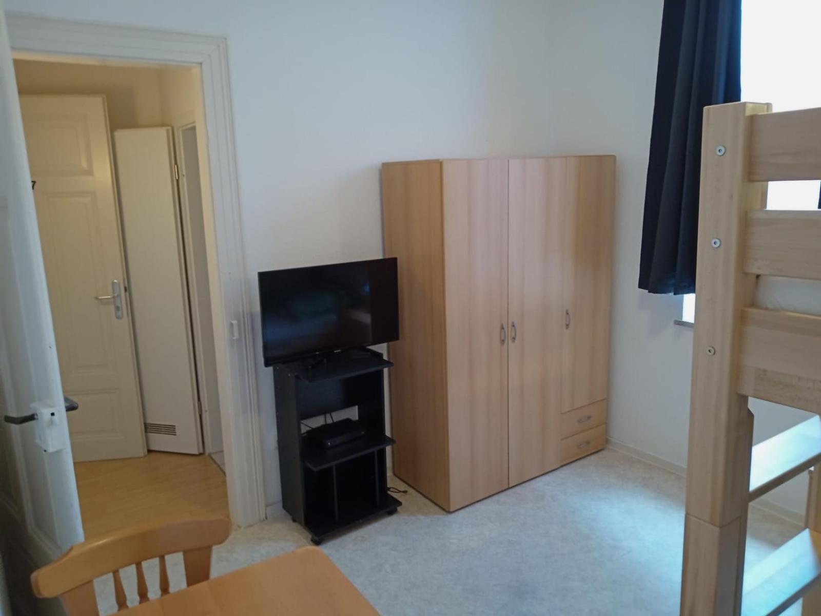 Budget Twin Room photo 2