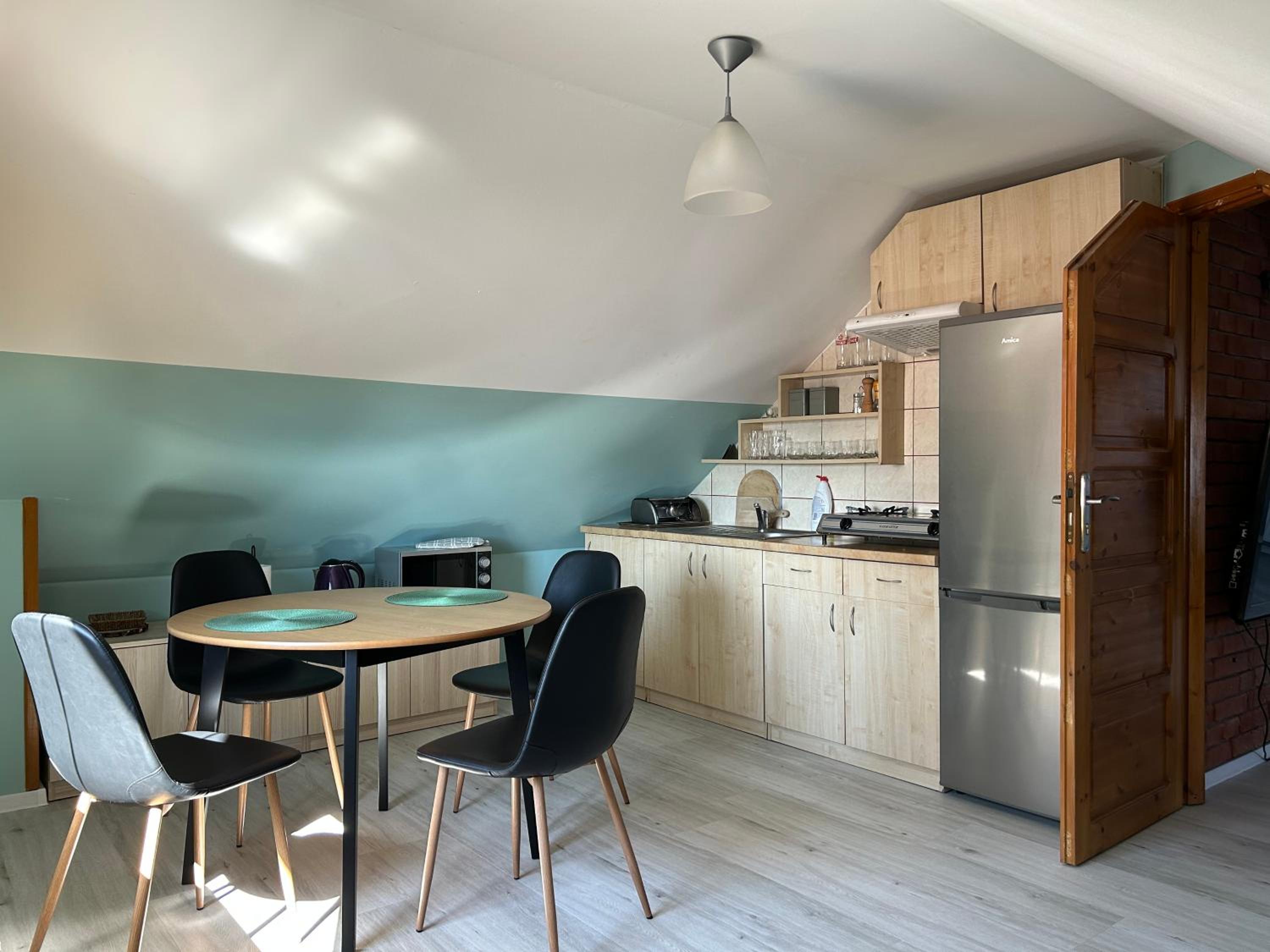 One-Bedroom Apartment - Photo 2