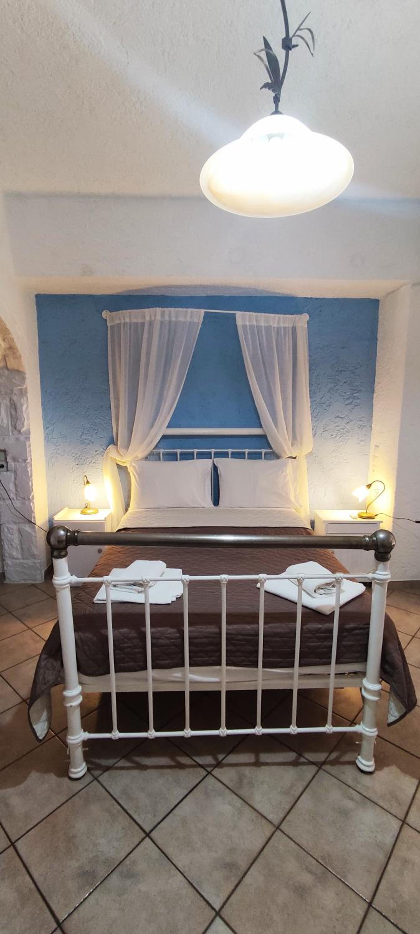 Budget Double Room - Photo 8