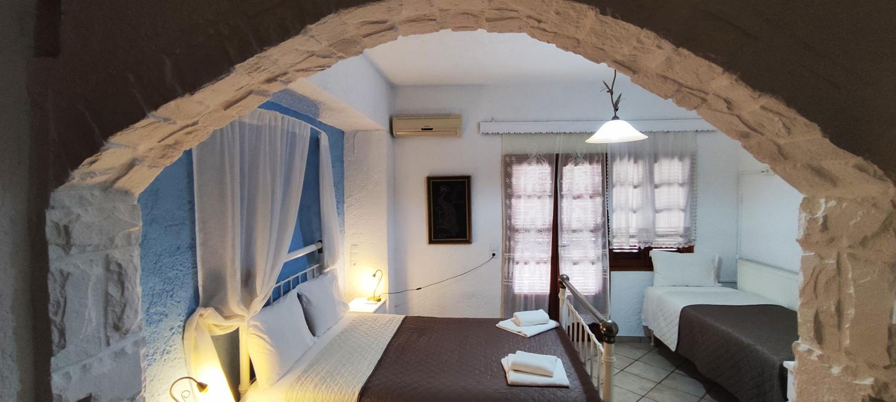 Budget Double Room - Photo 9