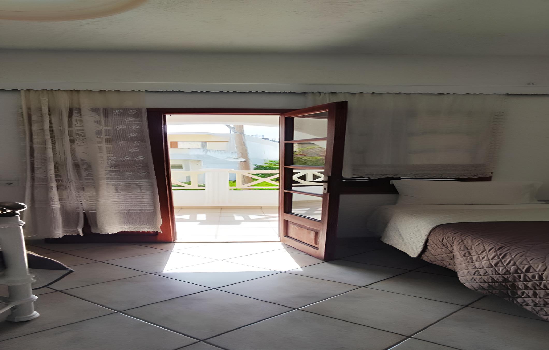 Budget Double Room - Photo 7