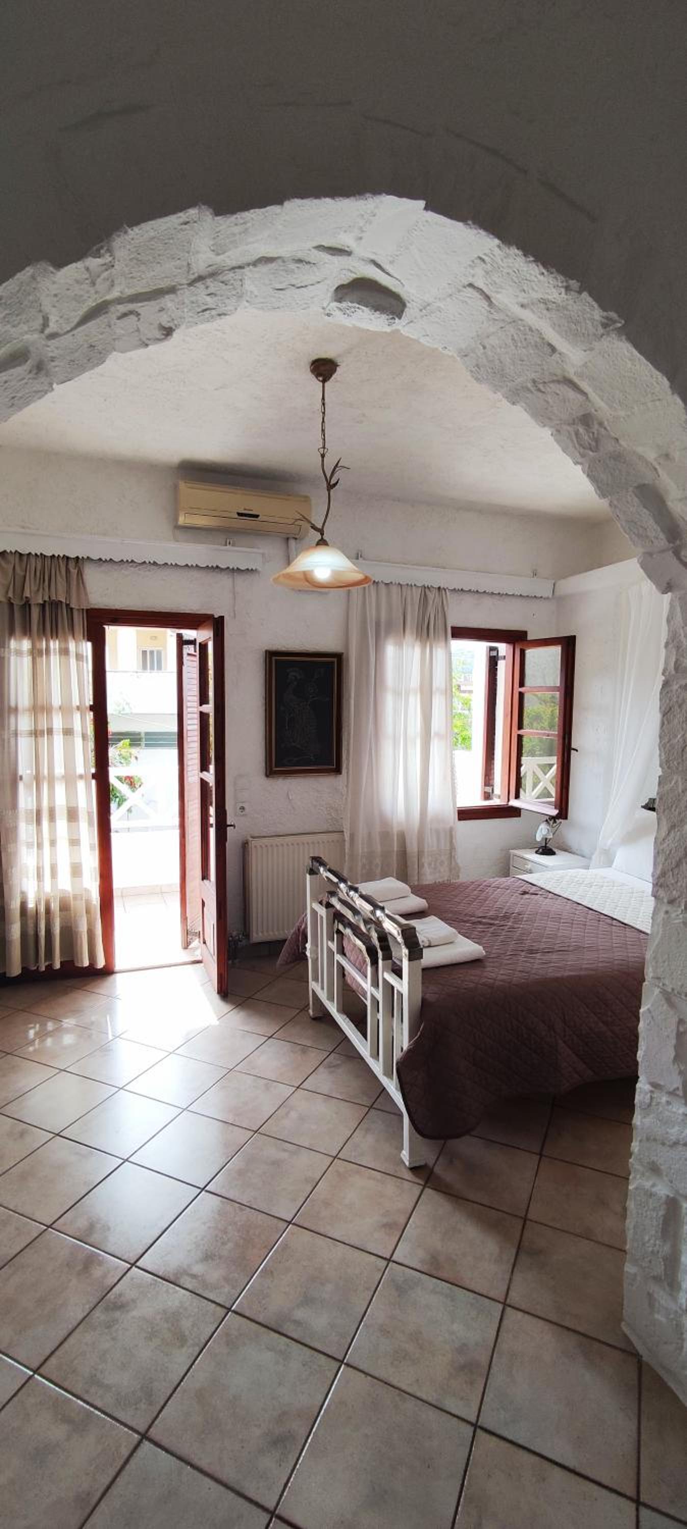 Budget Double Room - Photo 6