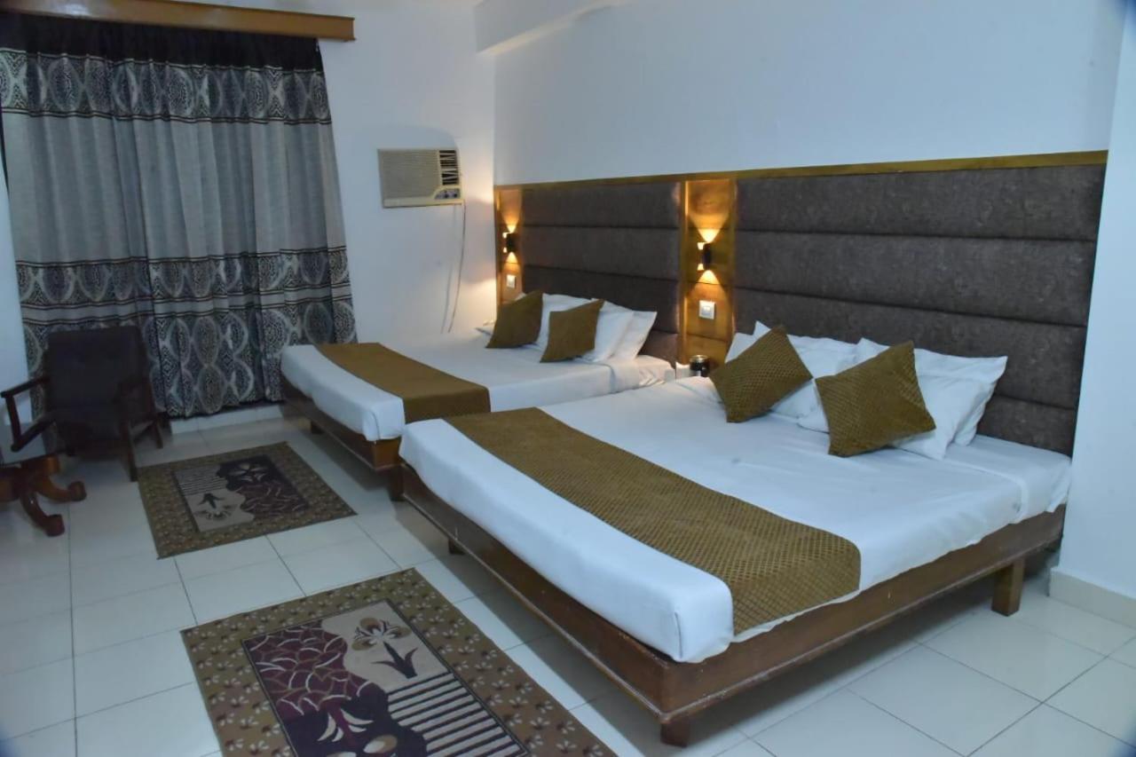 Family Room - Photo 4