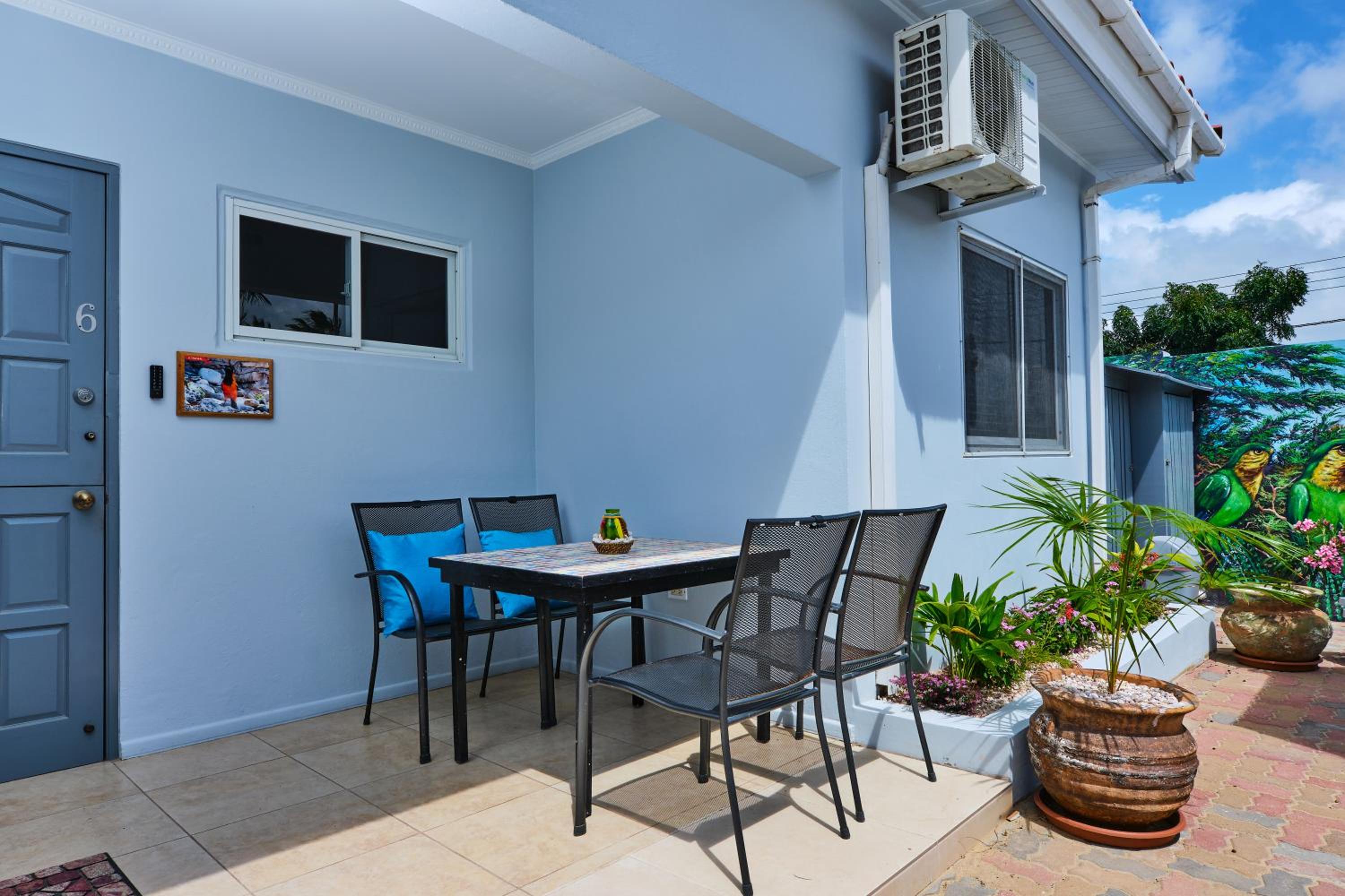 Apartment with Pool View  photo 3