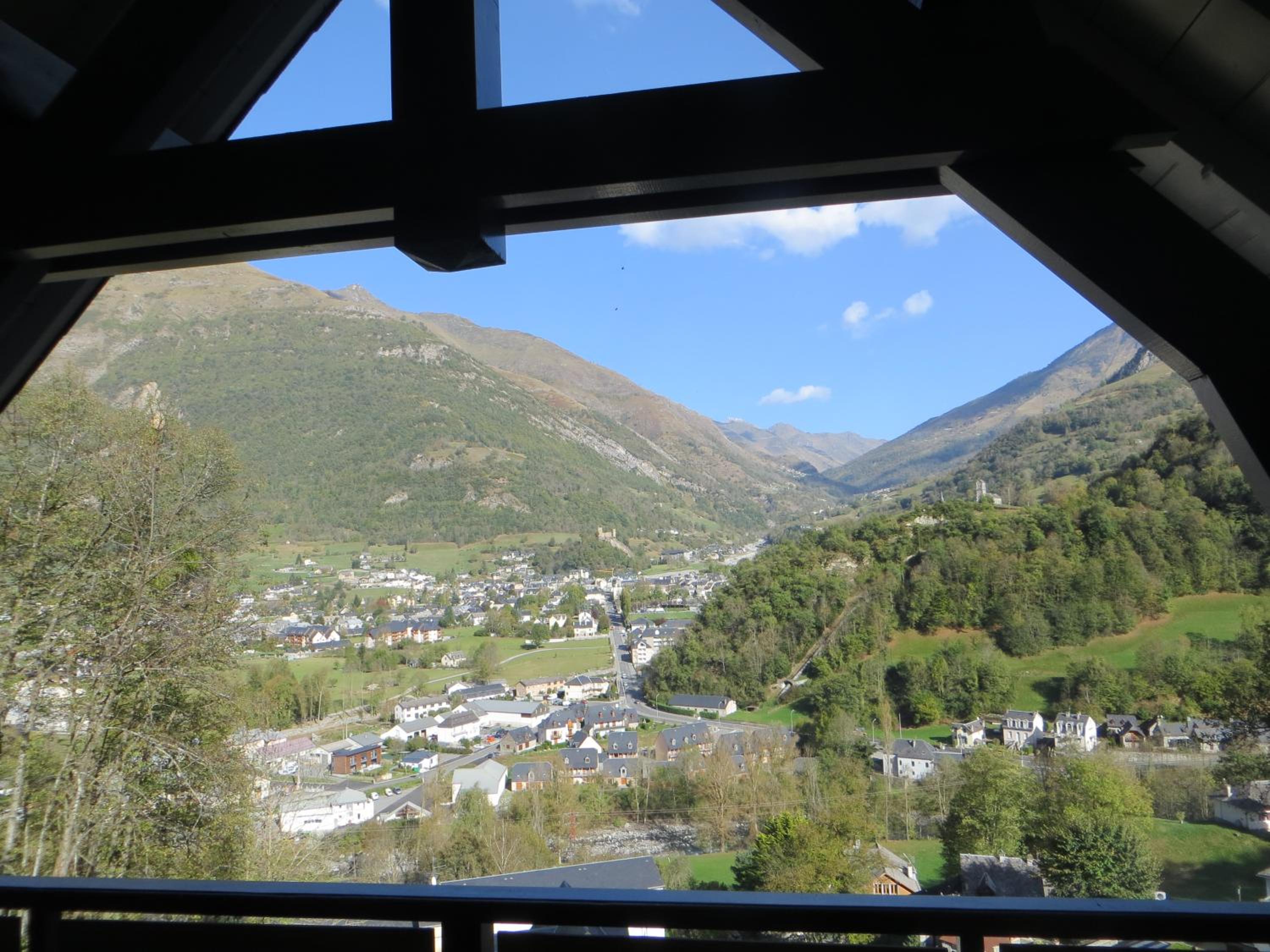 Apartment with Mountain View photo 3