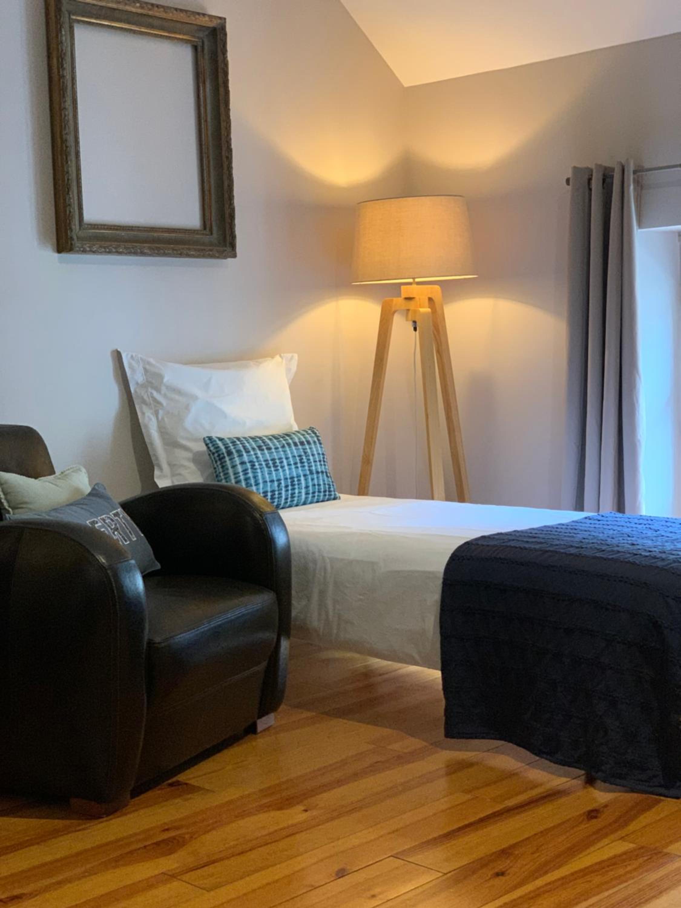 Family Room with Private Bathroom - Photo 4