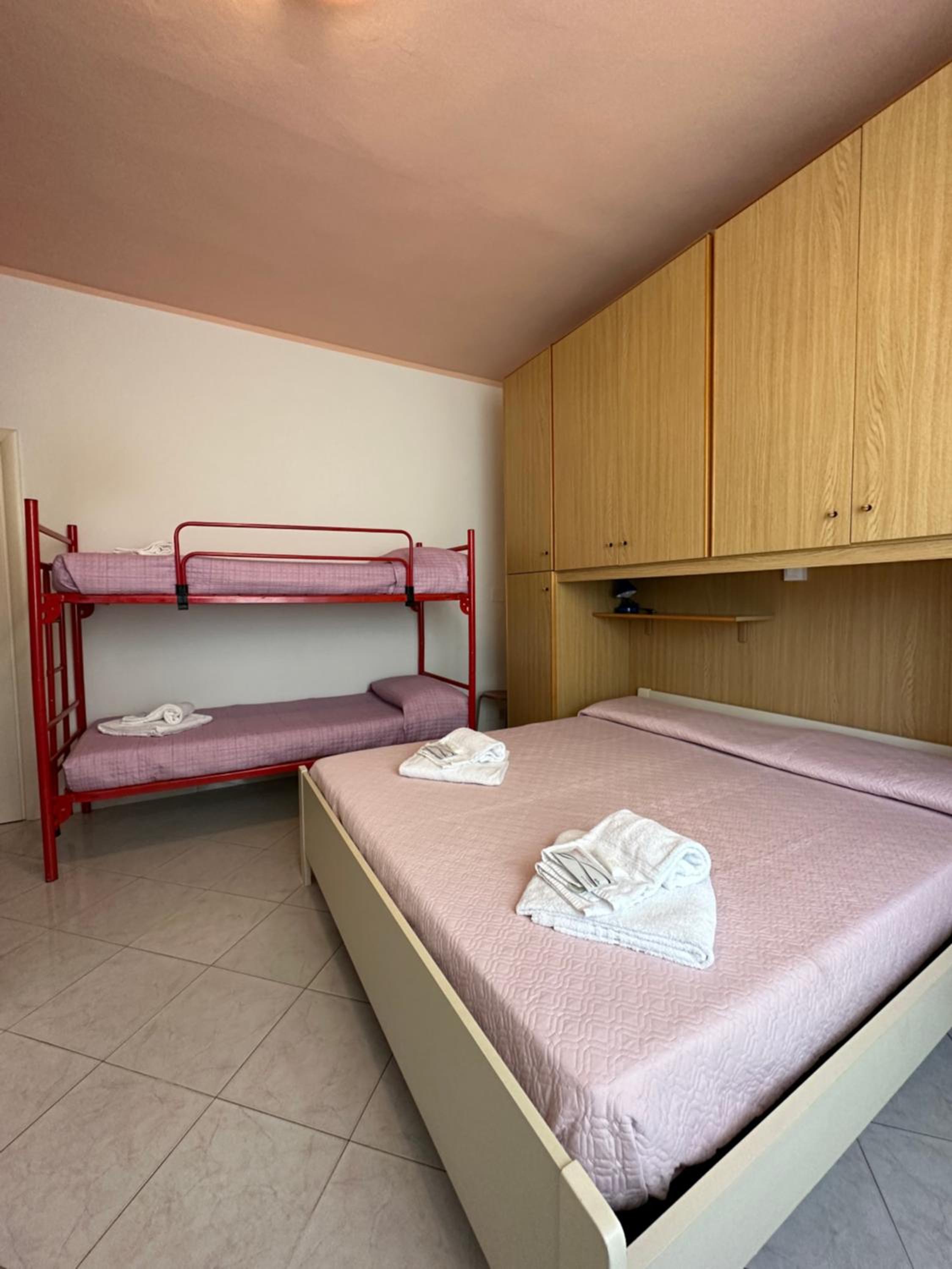 Family Room (2 Adults + 2 Children)