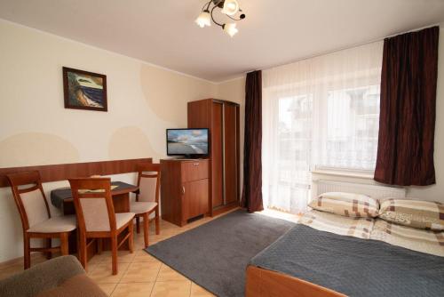Family Room with Balcony photo 2