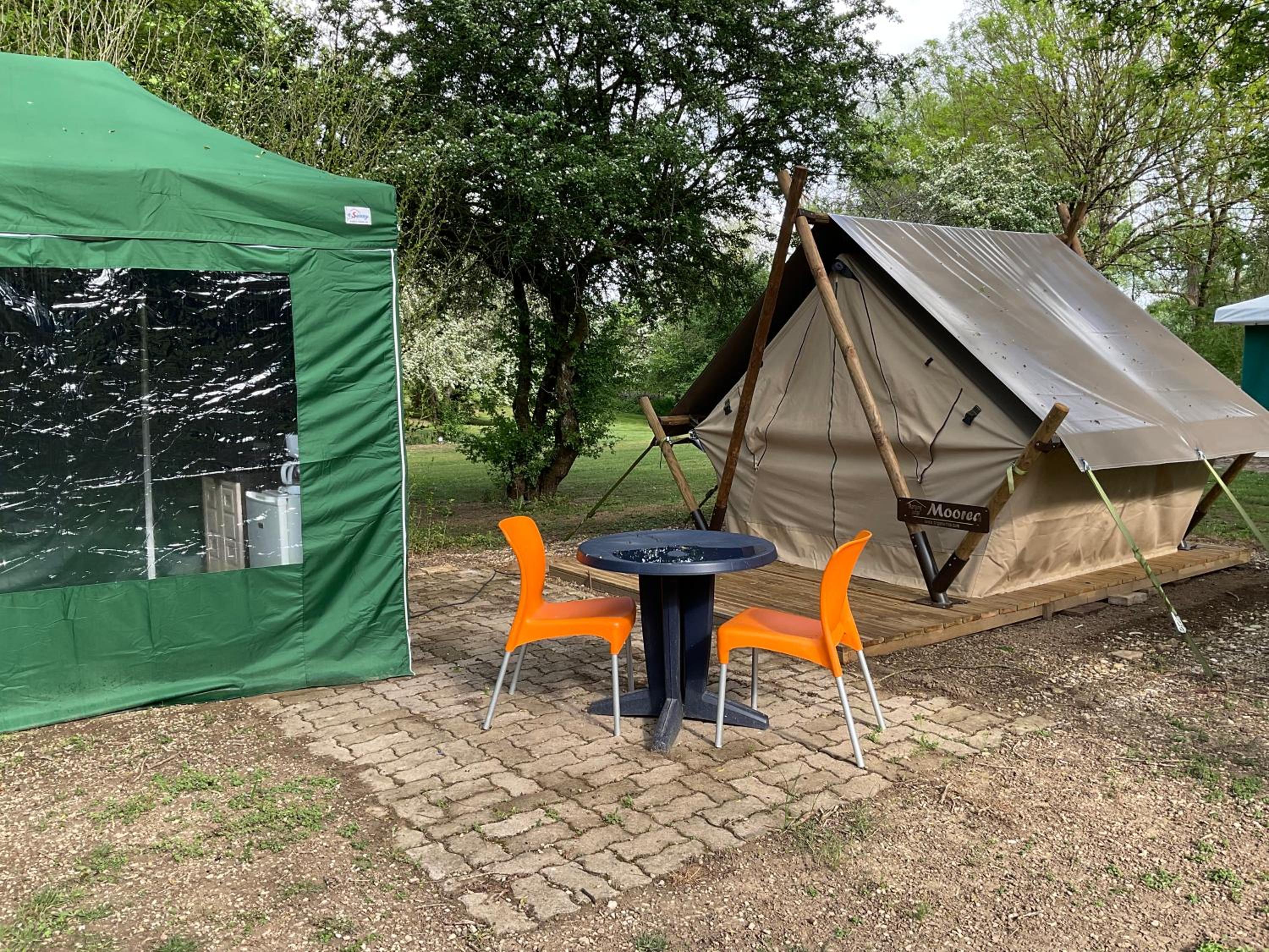 Tent - Photo 2