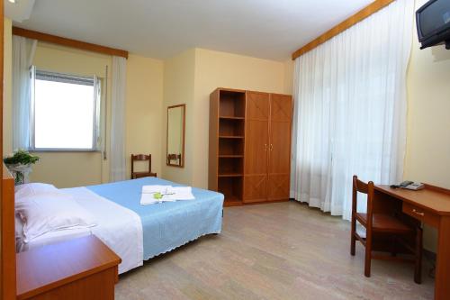 Triple Room with Balcony and Sea View