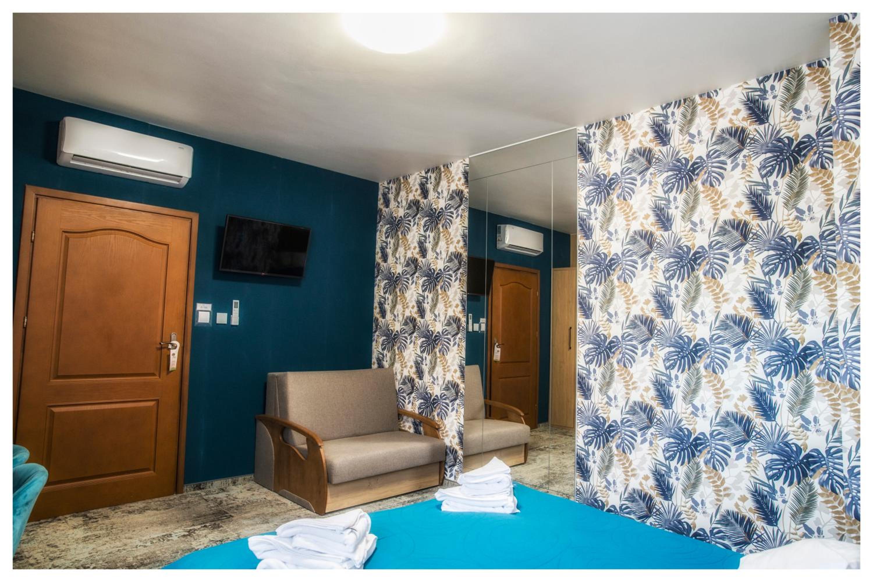 Double Room with Private External Bathroom photo 2