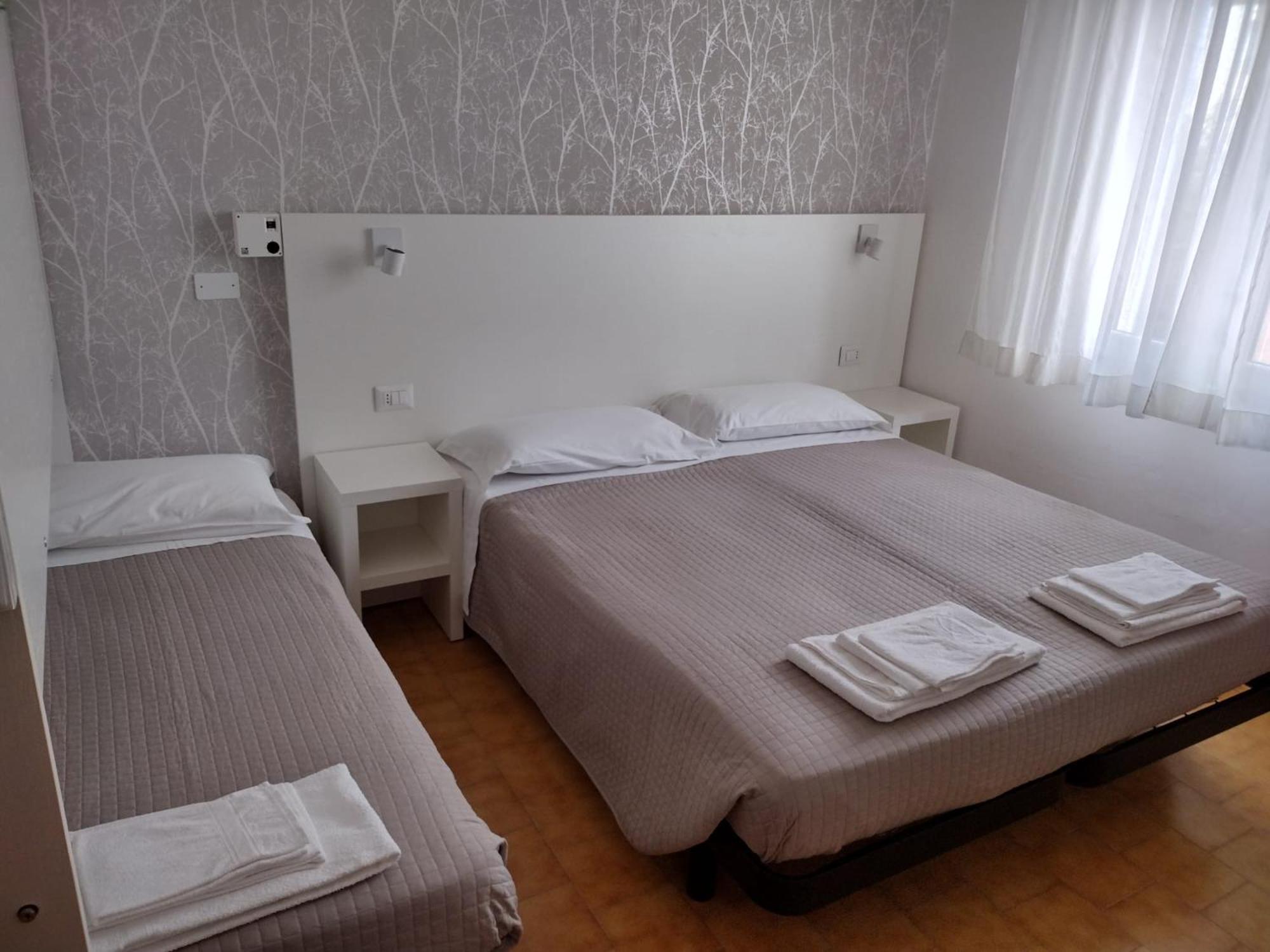 Standard Triple Room - Photo 2