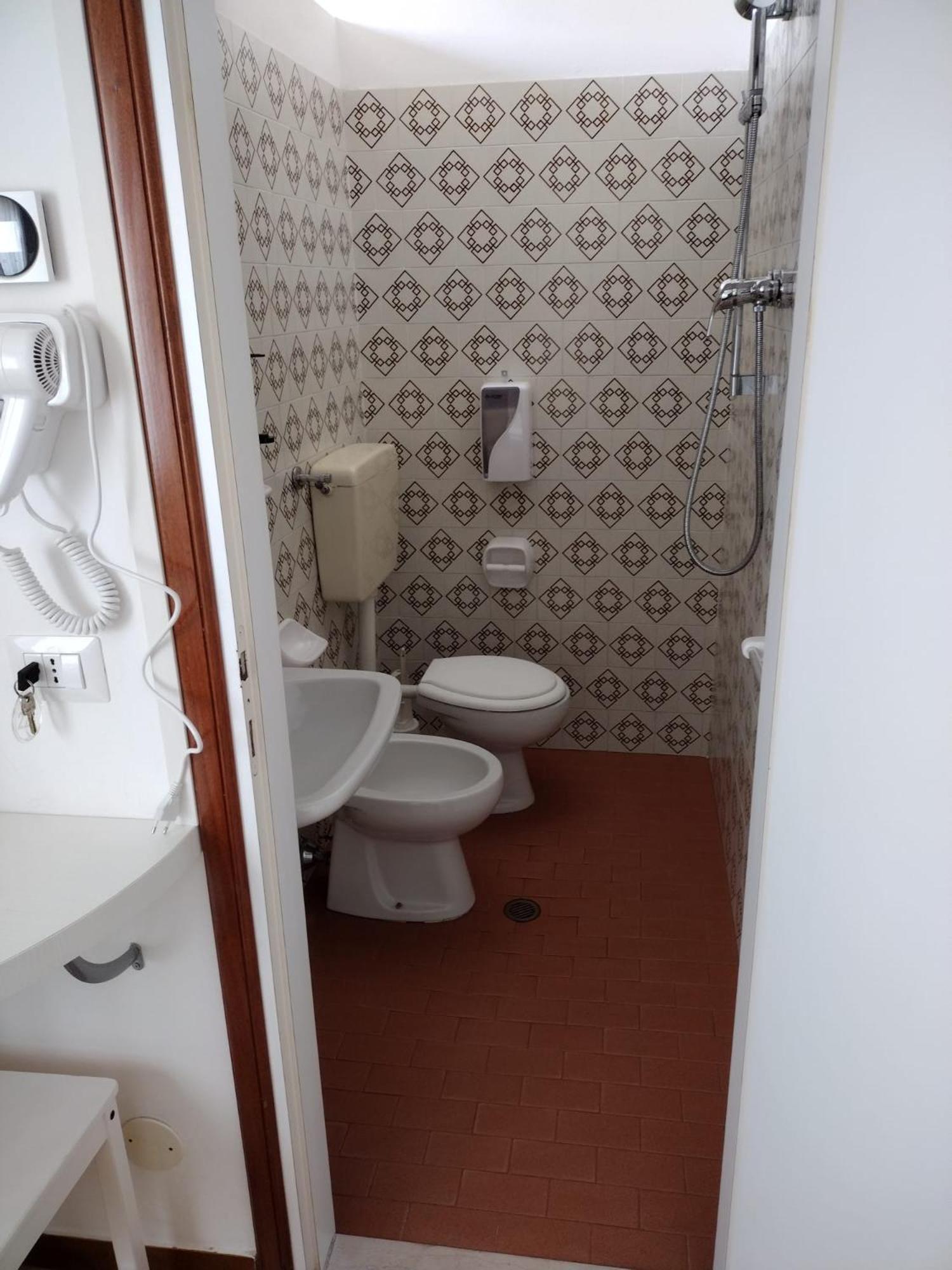 Standard Triple Room - Photo 4